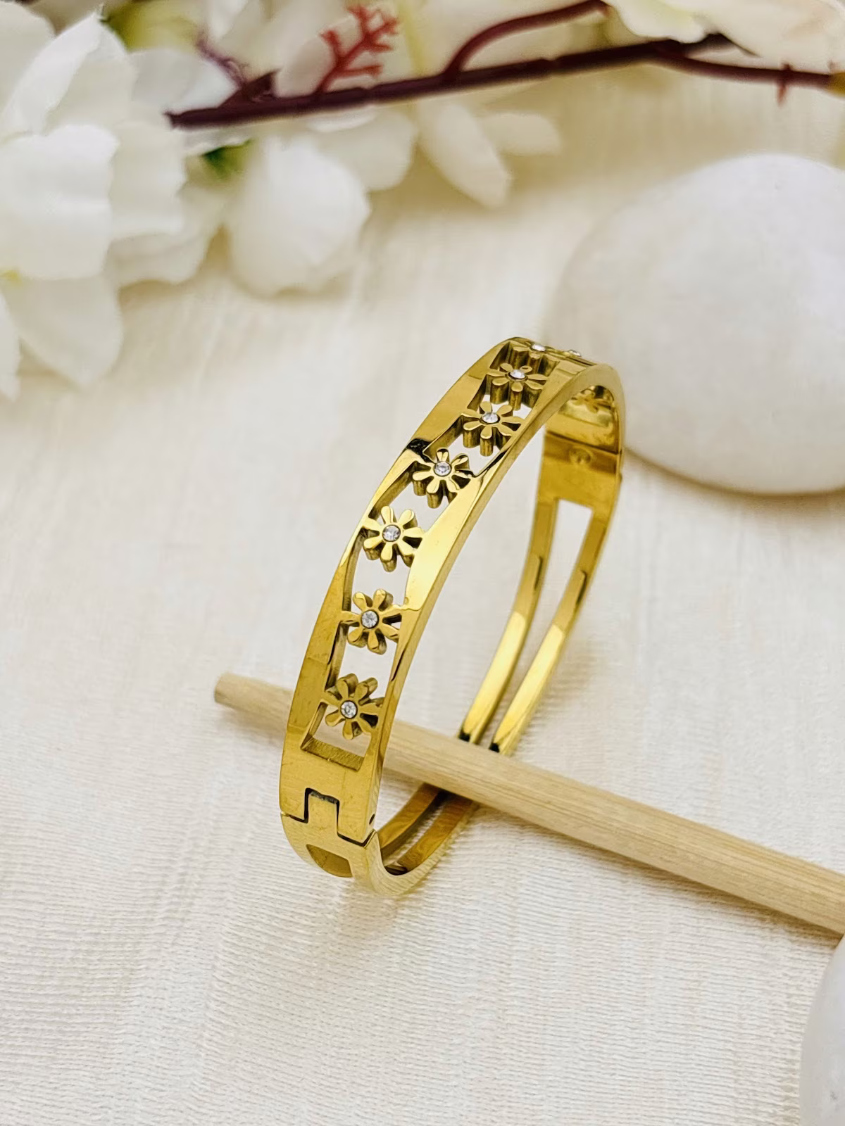 Daisy Frame Kada