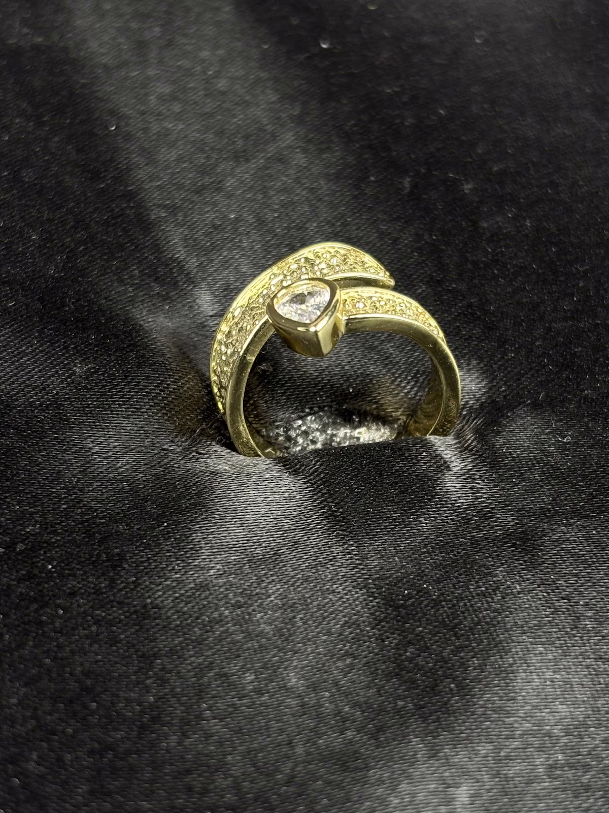 Sparkling Embrace Ring