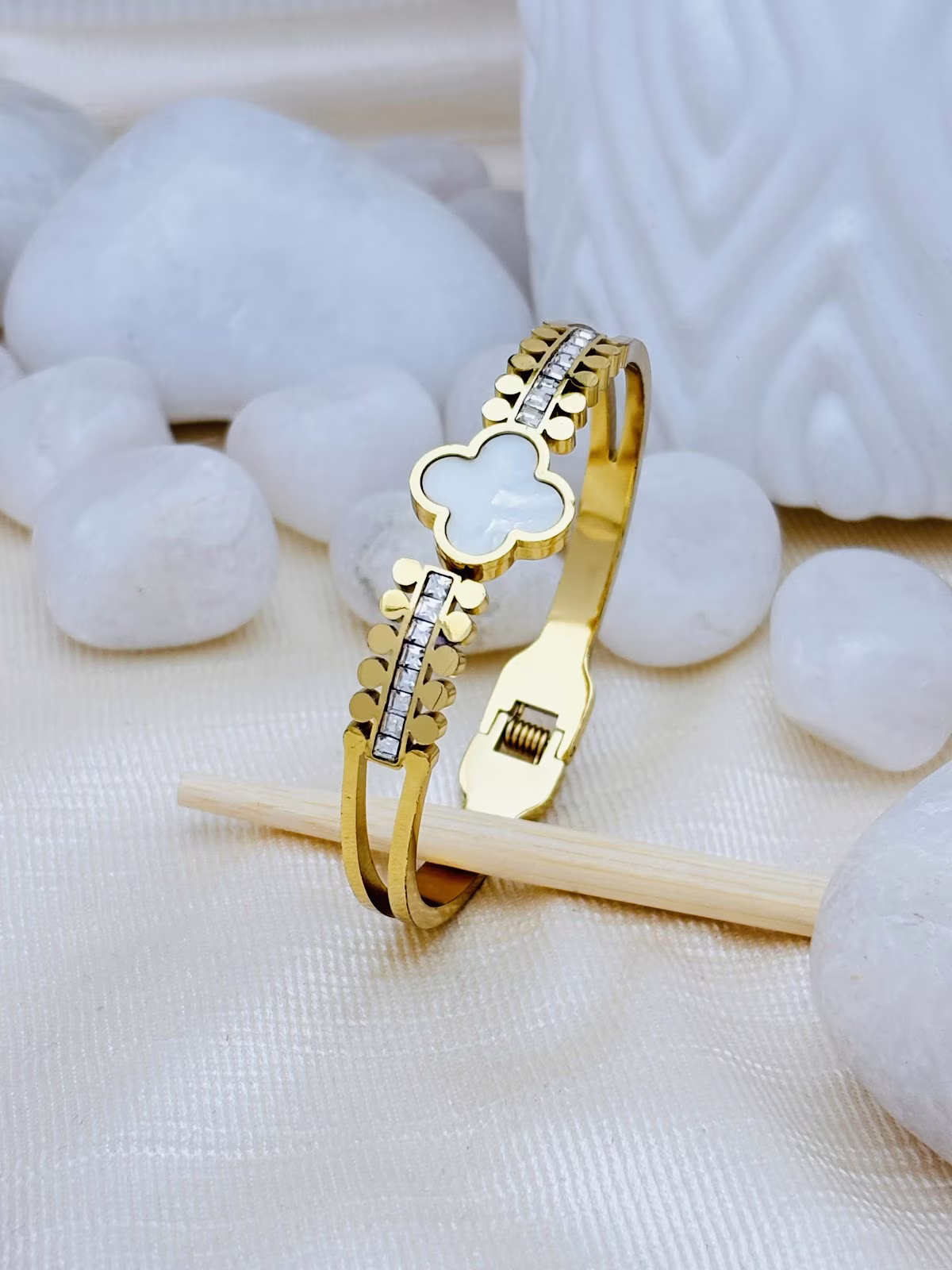 Clover Chain Kada