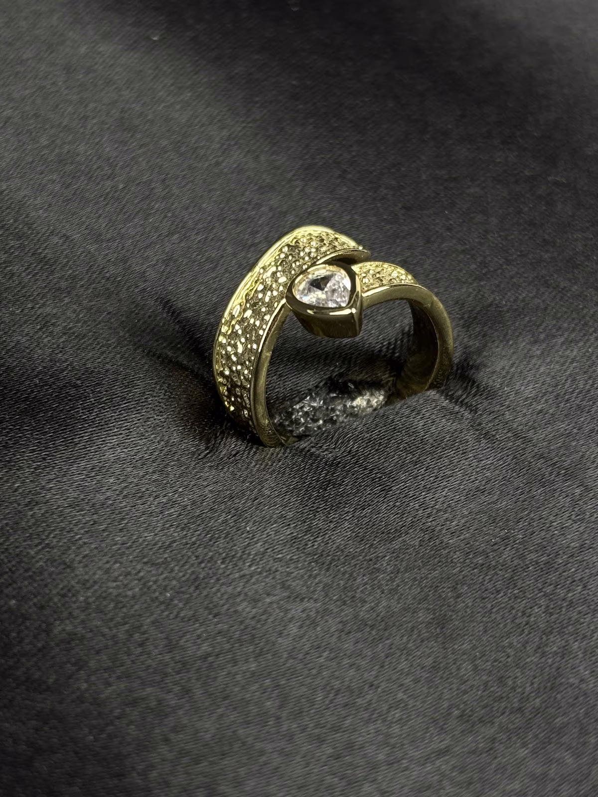 Sparkling Embrace Ring