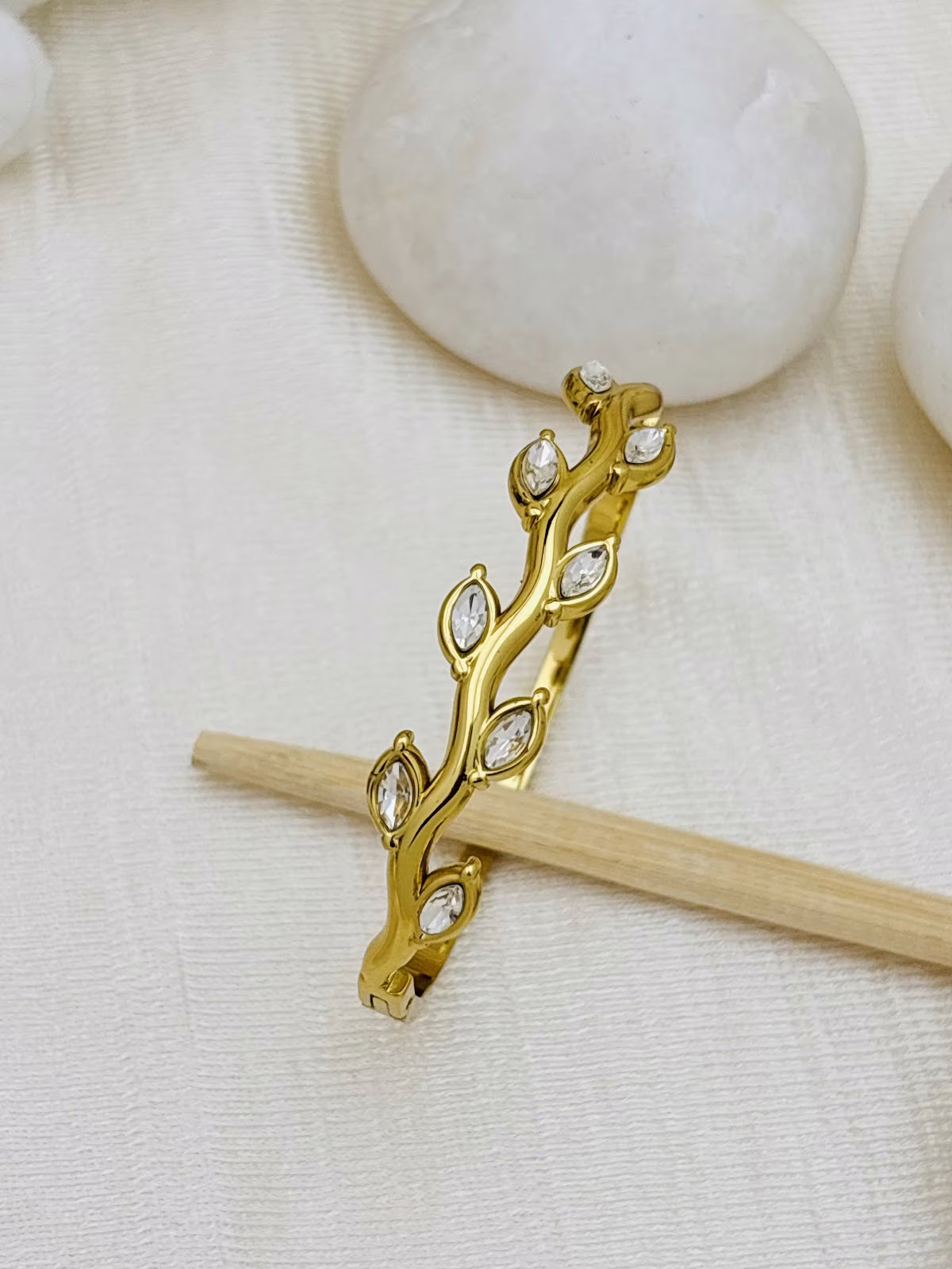 Crystal Tulip Kada – White