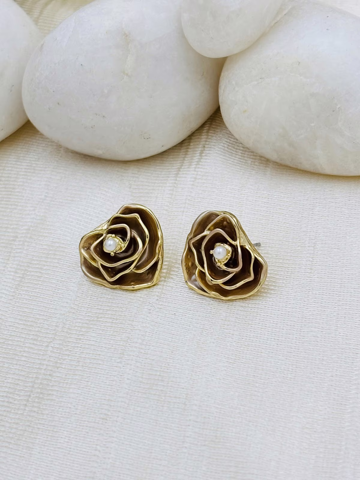 Rosette Enamel Studs – Choclate Brown