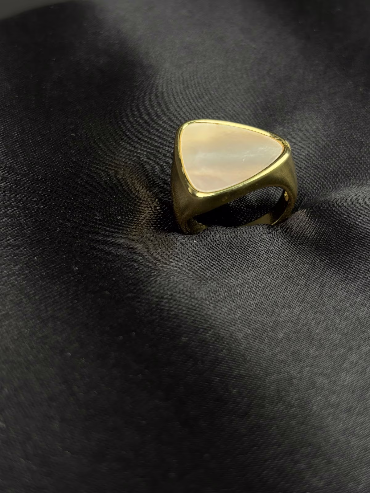 Pearl Sheen Signet