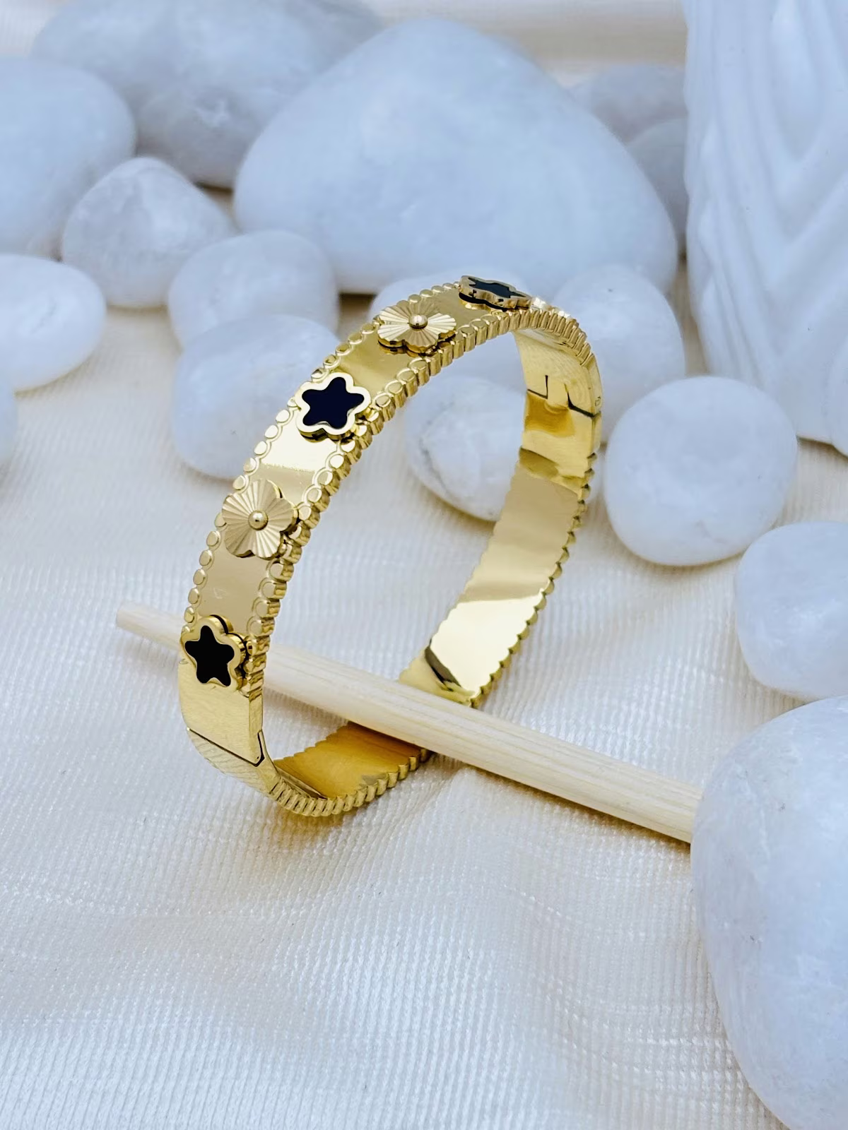 Noir Clover Kada
