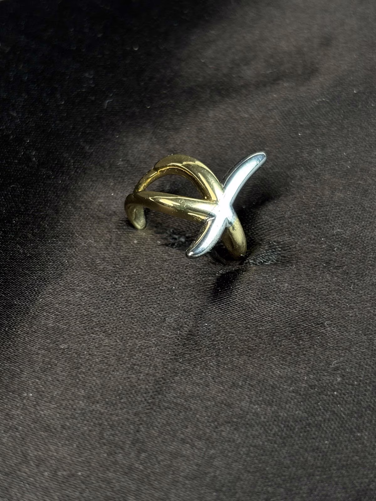 Interlaced Cross Ring