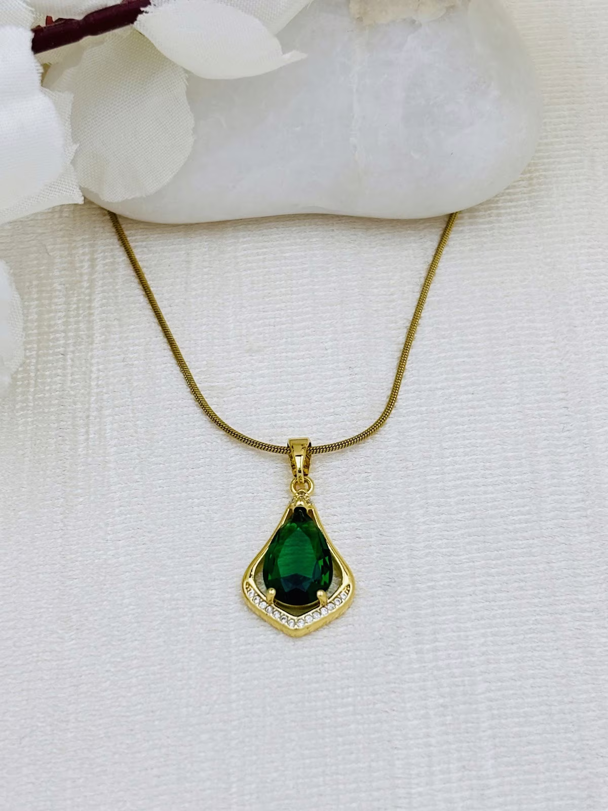 Emerald Teardrop Frame