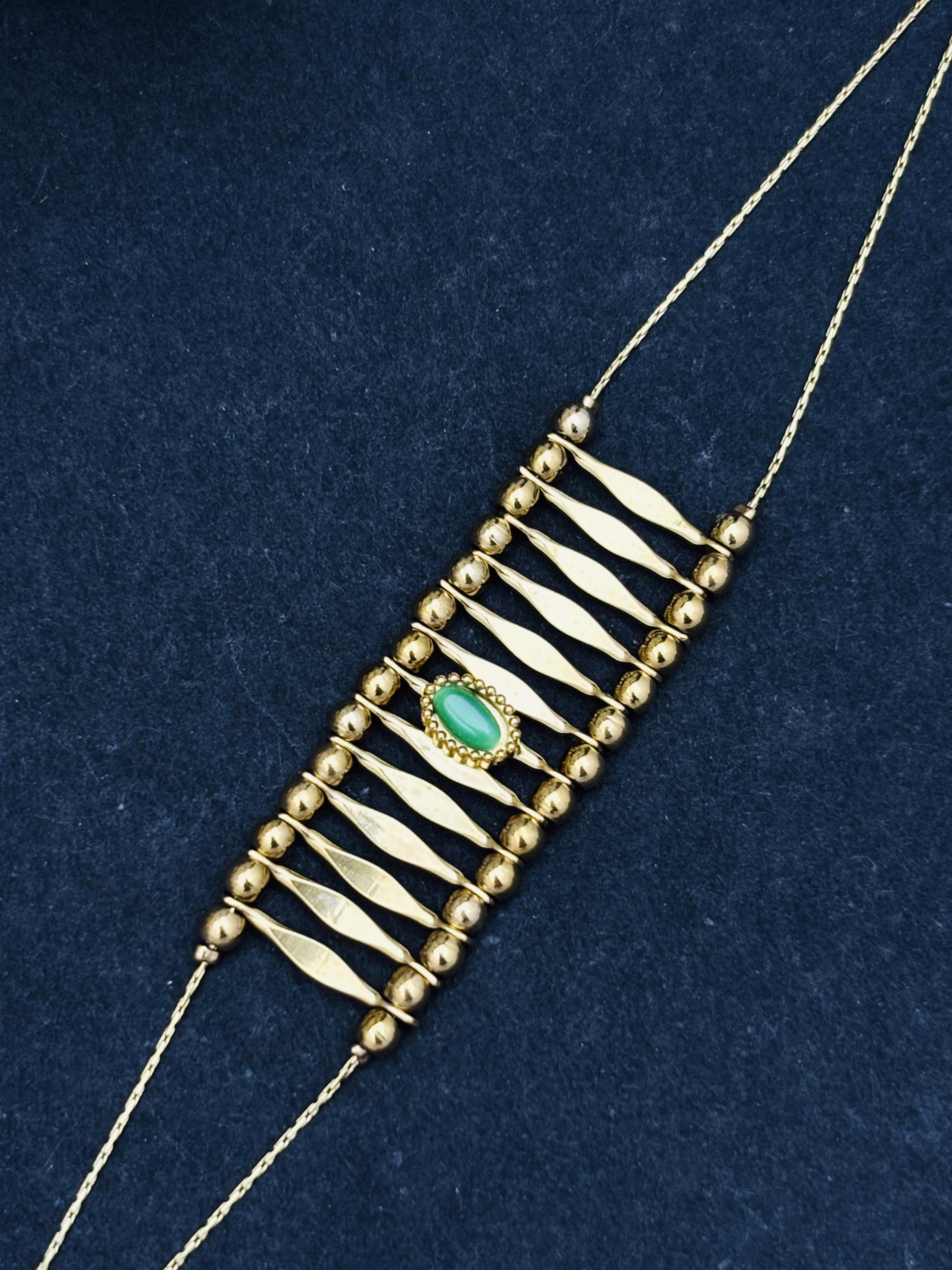 Sculpted Bar Bracelet – Green