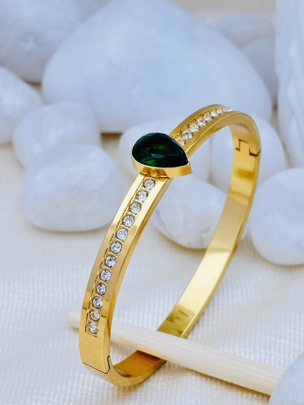 Teardrop Spark Kada