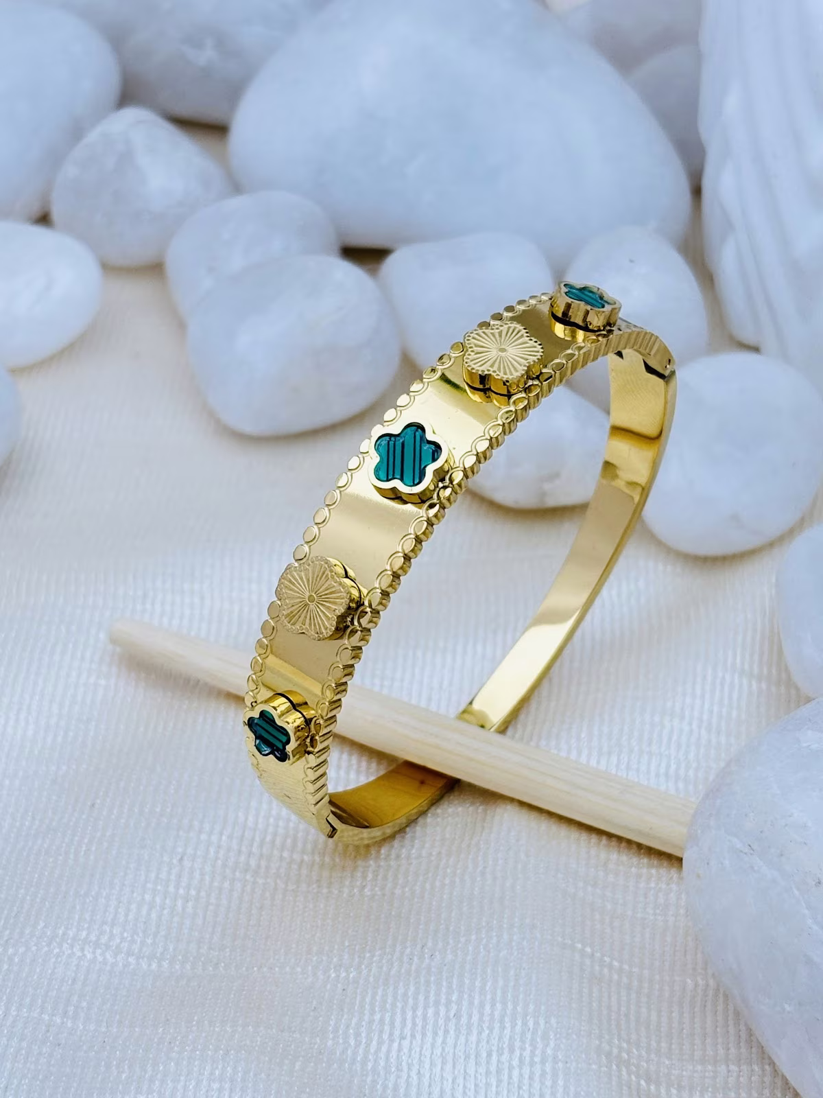 Emerald Clover Kada