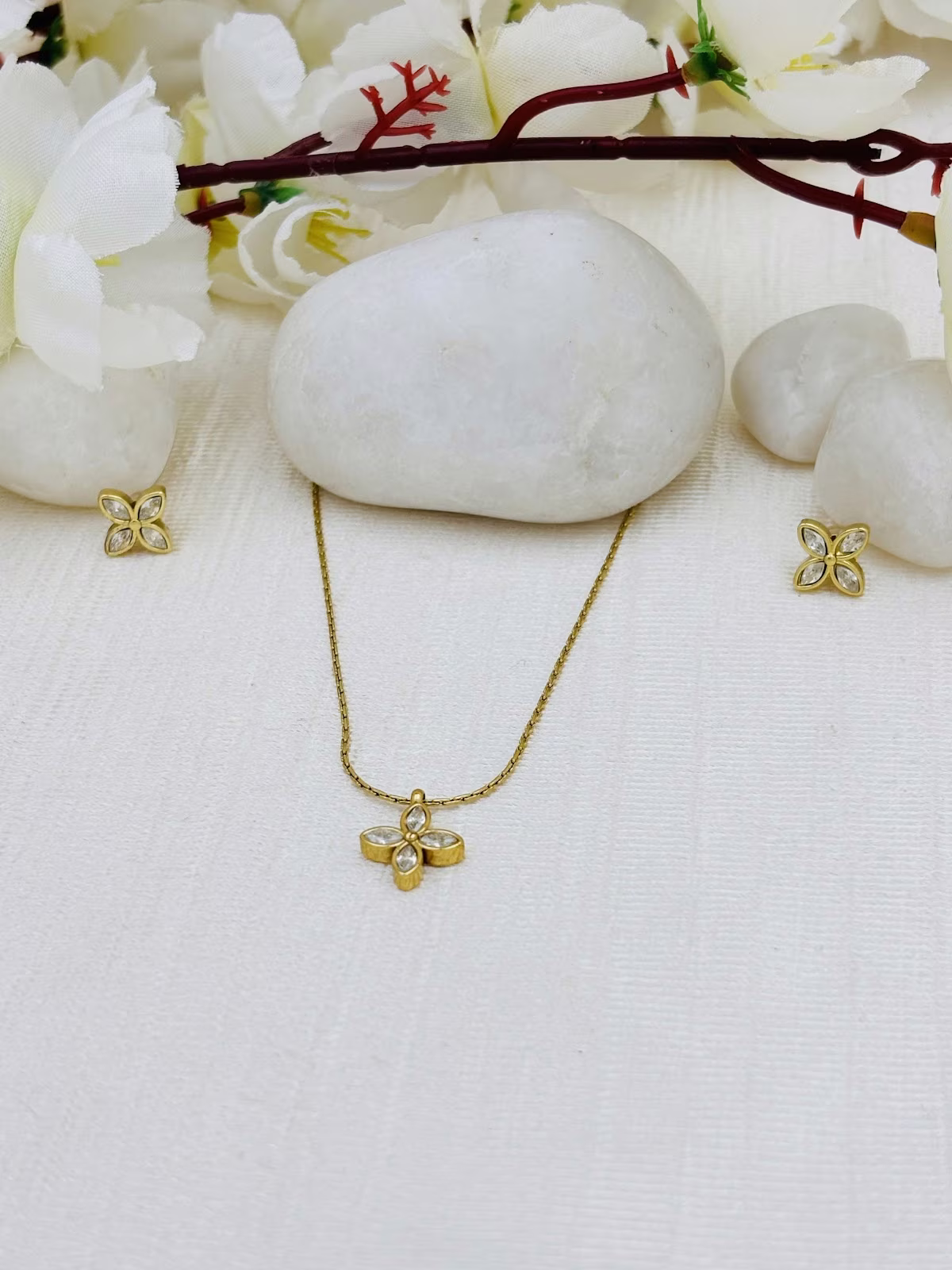 Marquise Pendant Set – White
