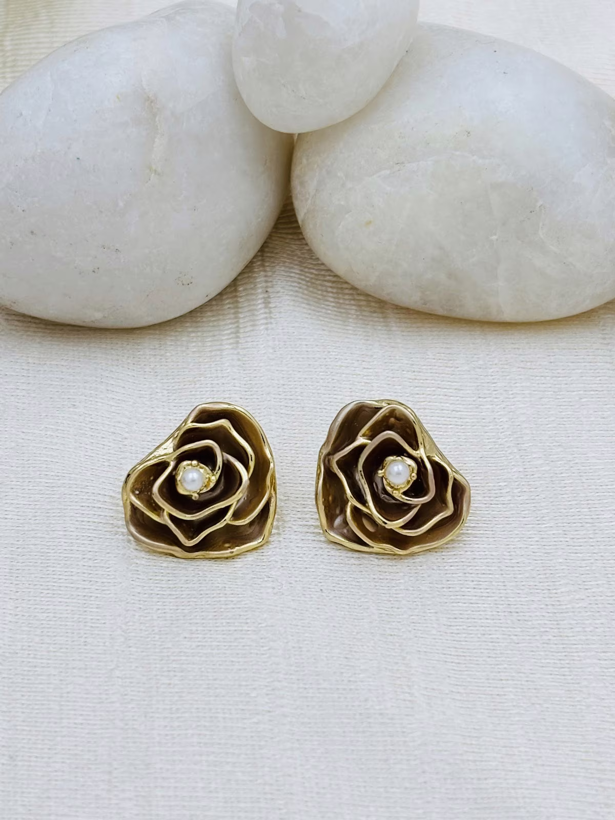 Rosette Enamel Studs – Choclate Brown