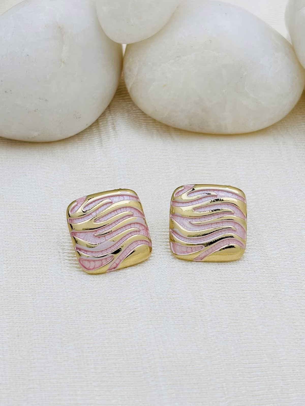 Ripple Enamel Studs – Pink