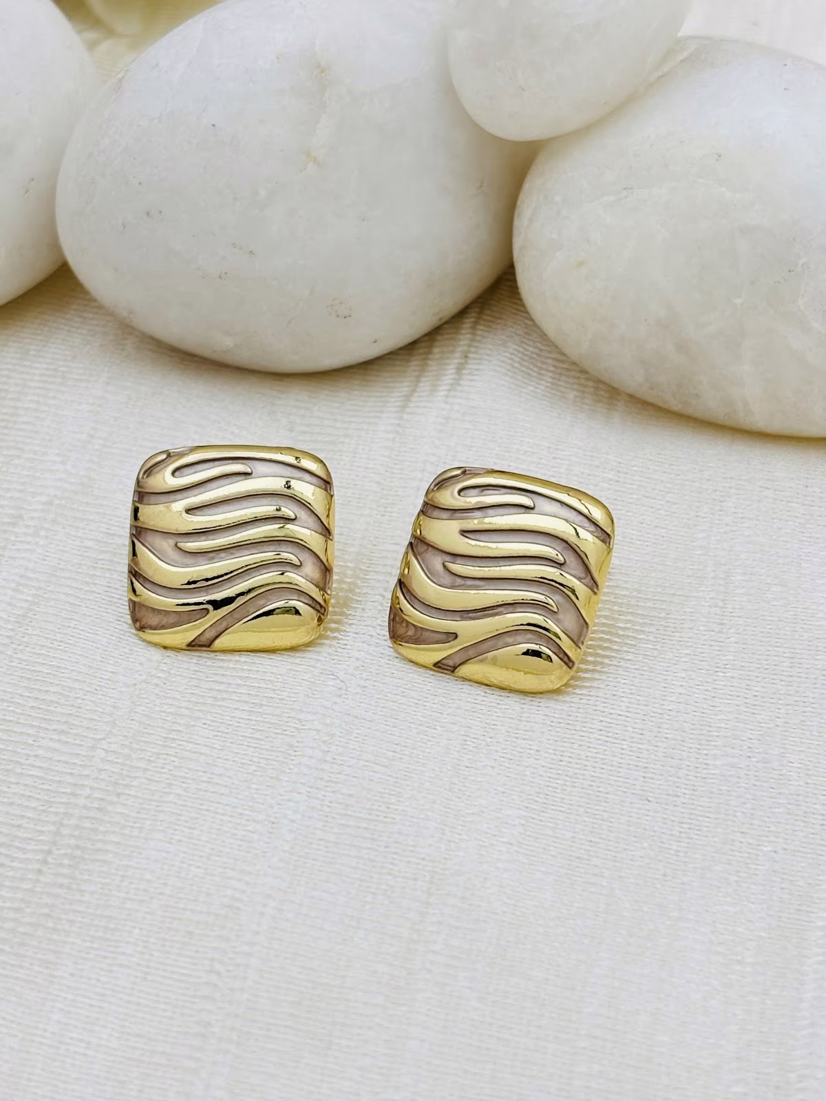 Ripple Enamel Studs – Peach