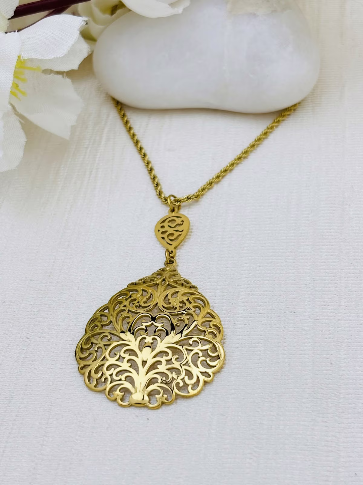 Regal Filigree Drop