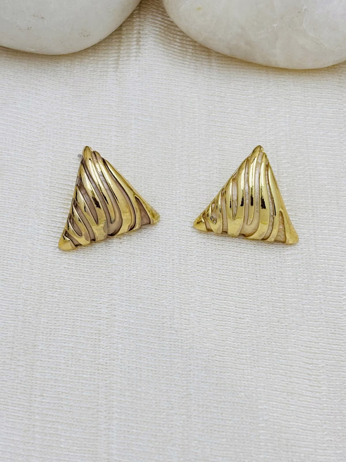 Prism Enamel Studs – Peach