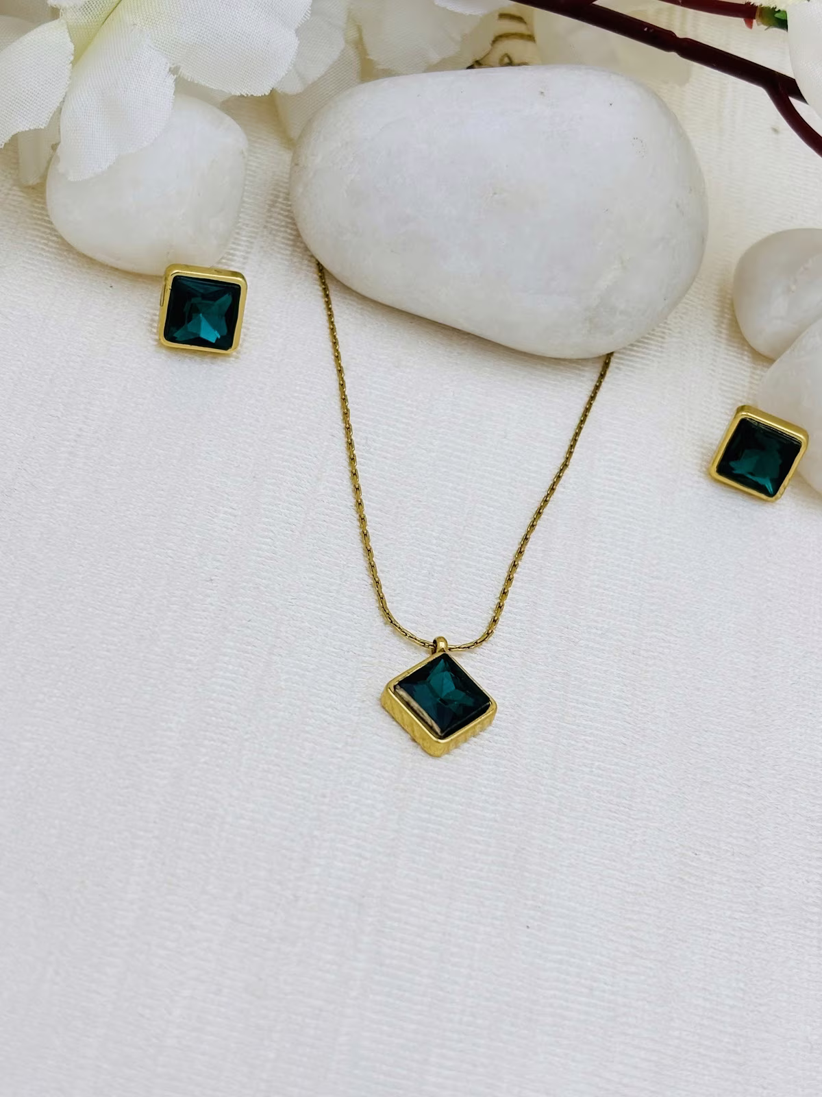 Angled Square Radiance – Dark Green