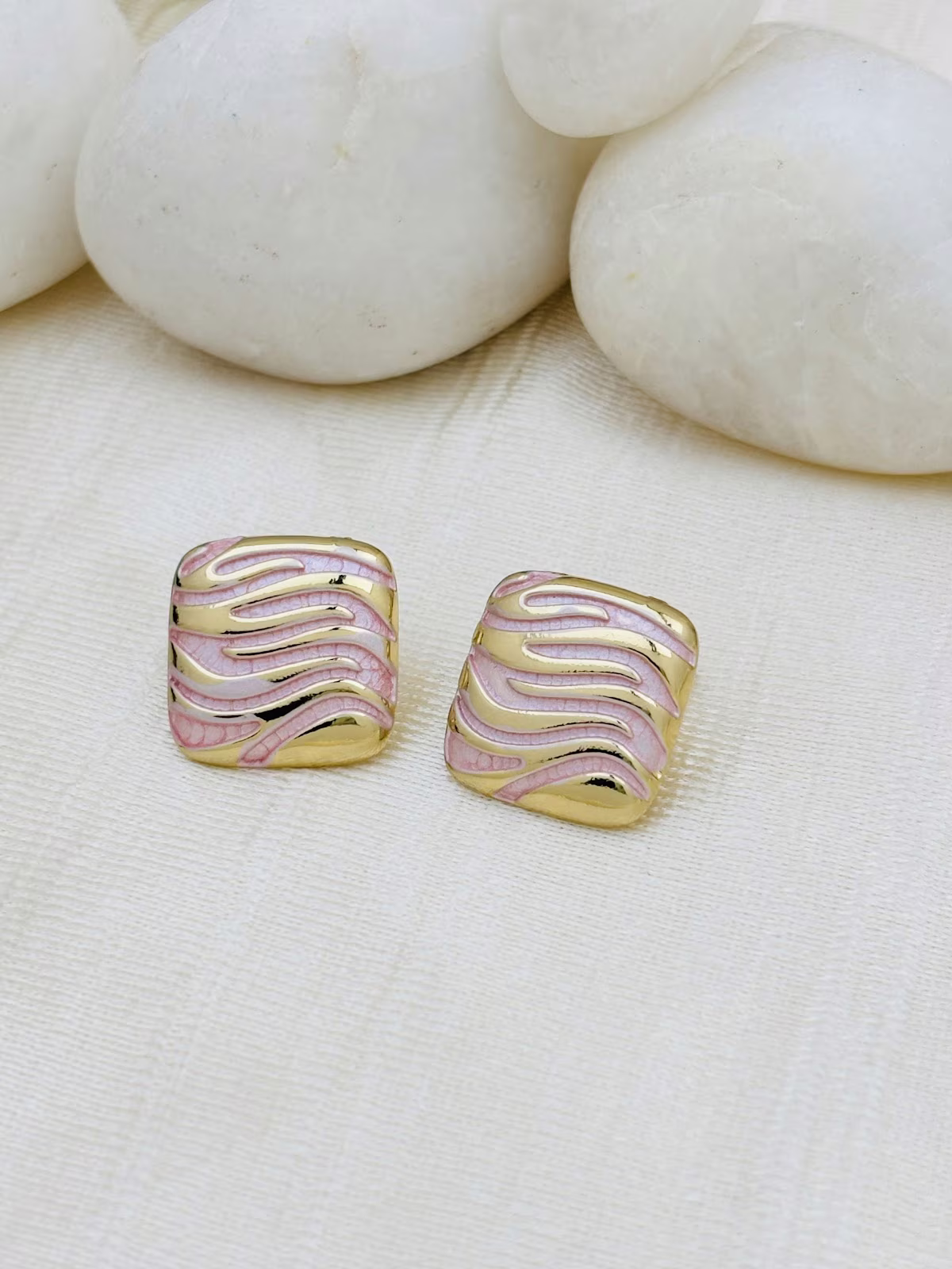Ripple Enamel Studs – Pink