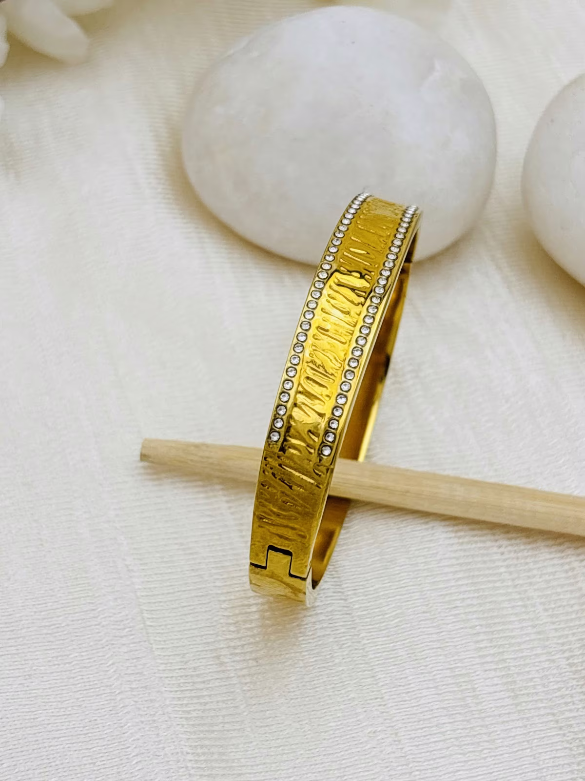 Textured Border Kada