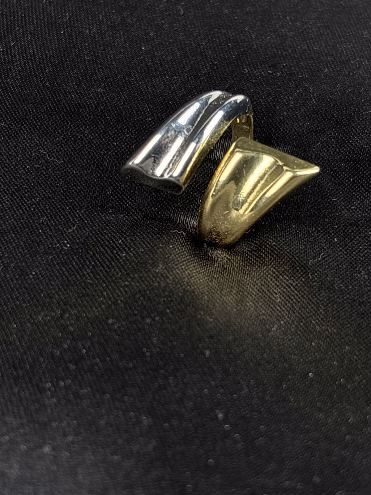 Metallic Crest Ring