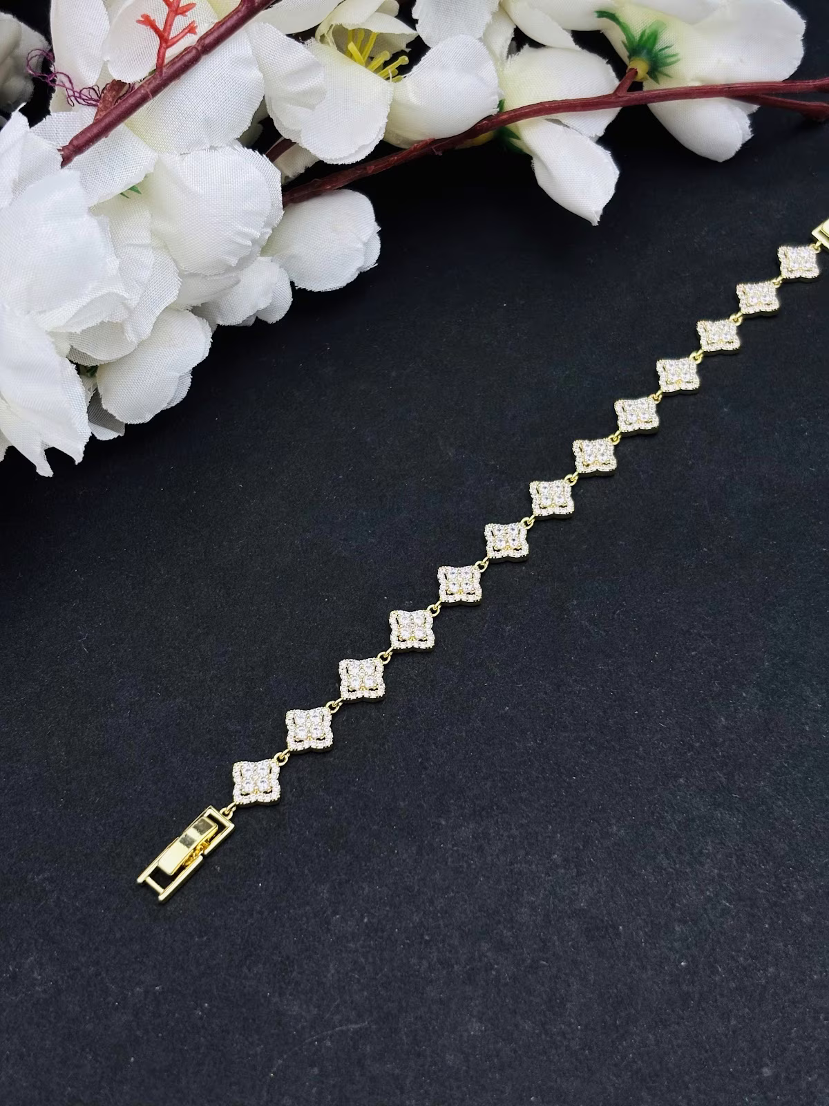 Clover Spark Bracelet