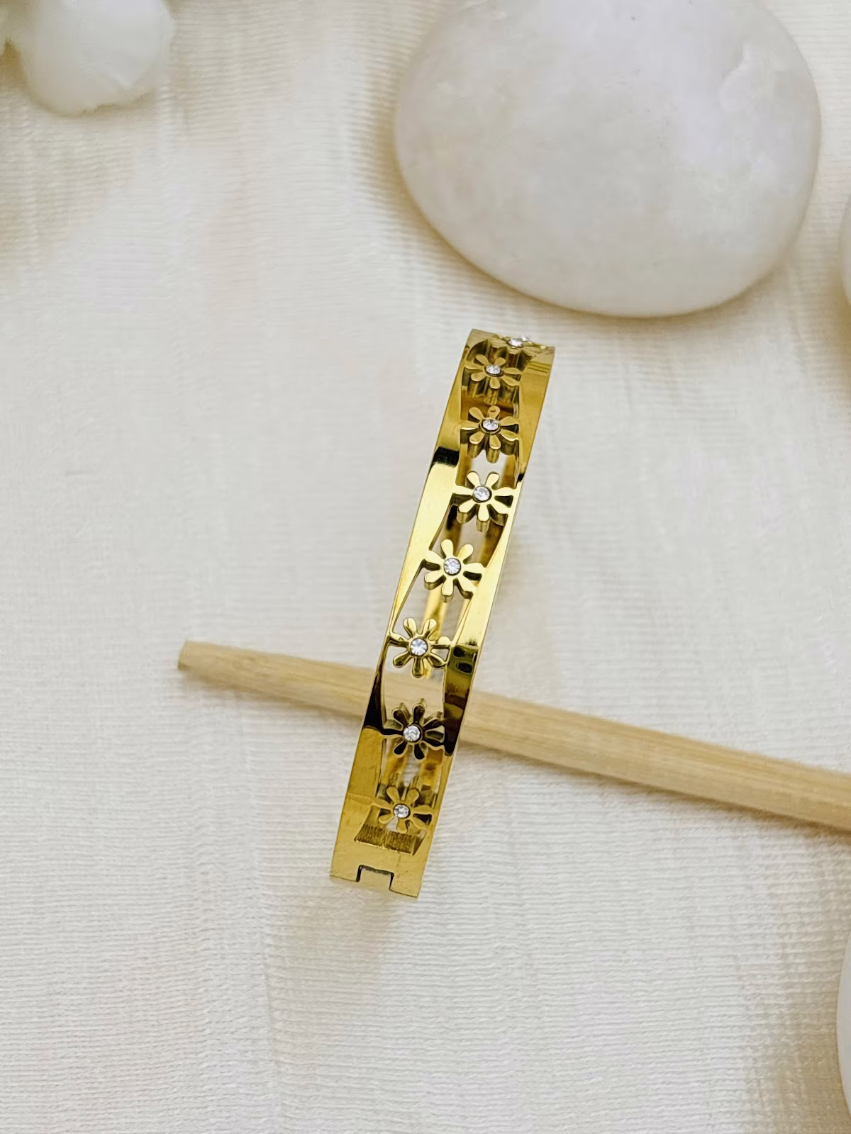 Daisy Frame Kada