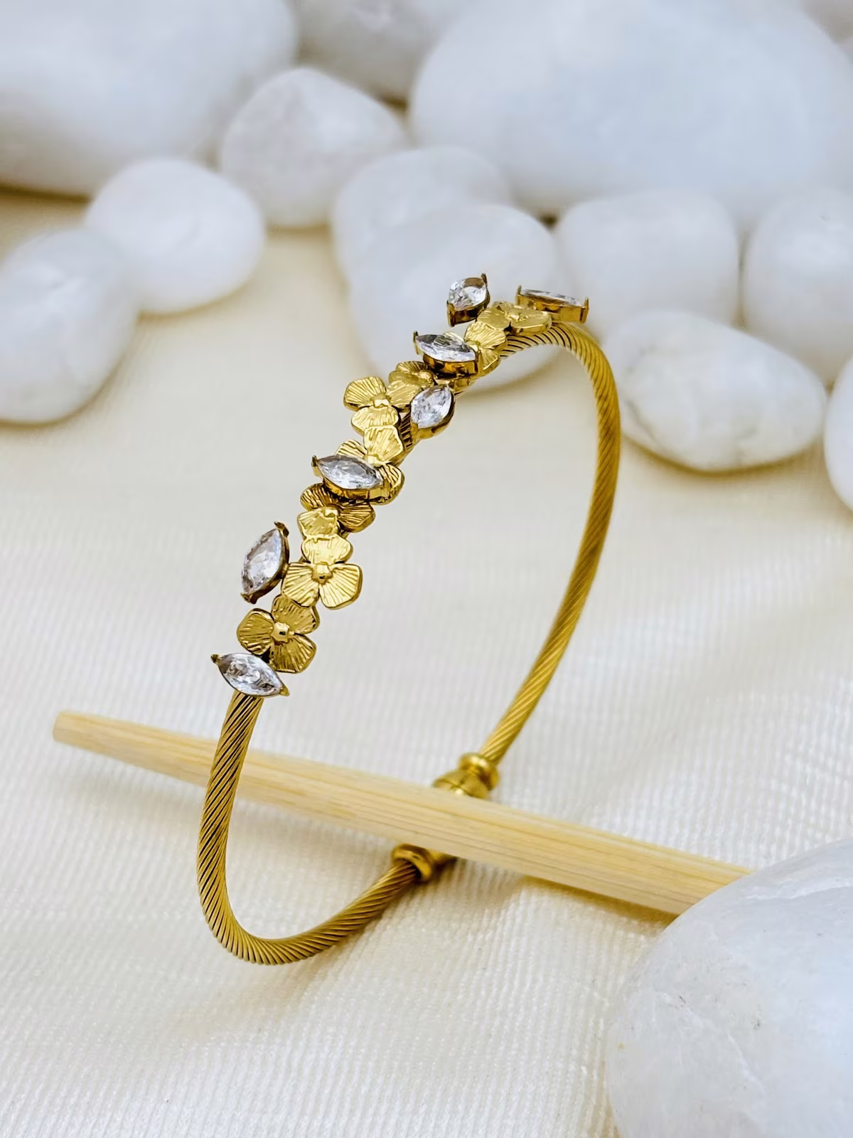 Leaf Stone Bracelet – White