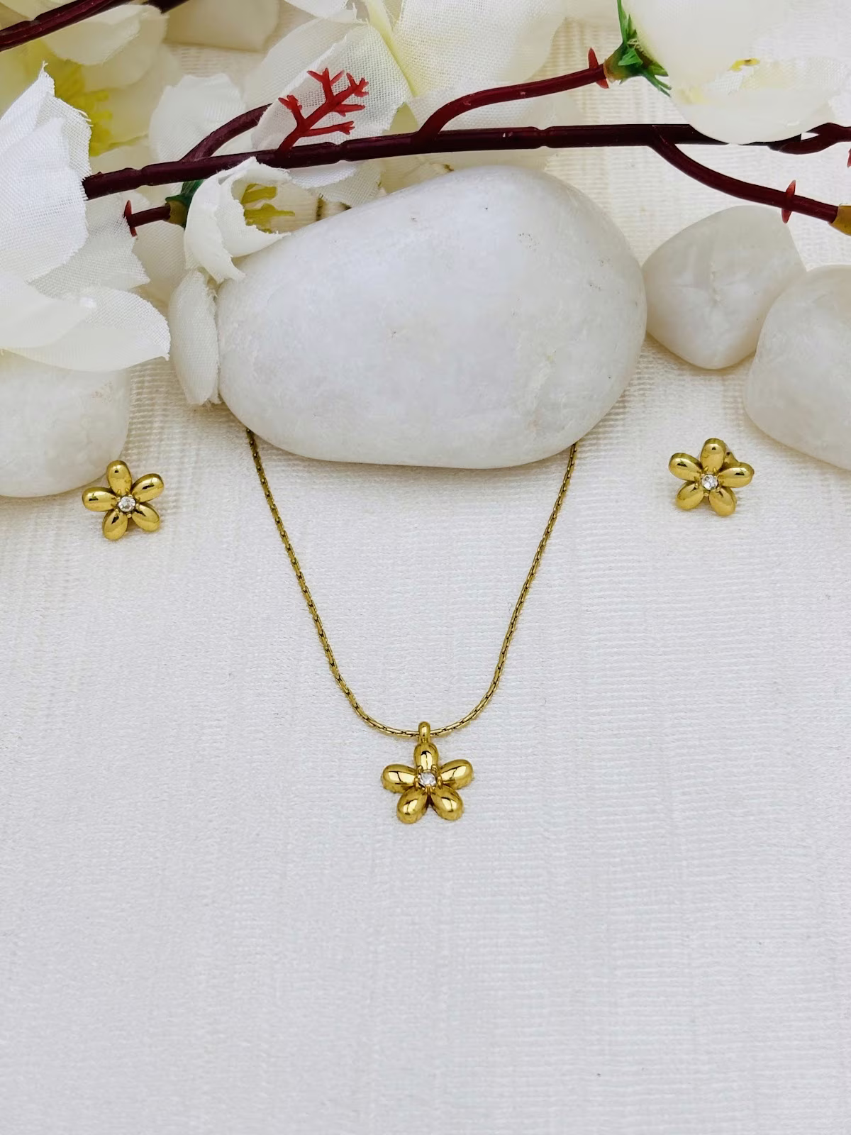 Daisy Pendant Set – White