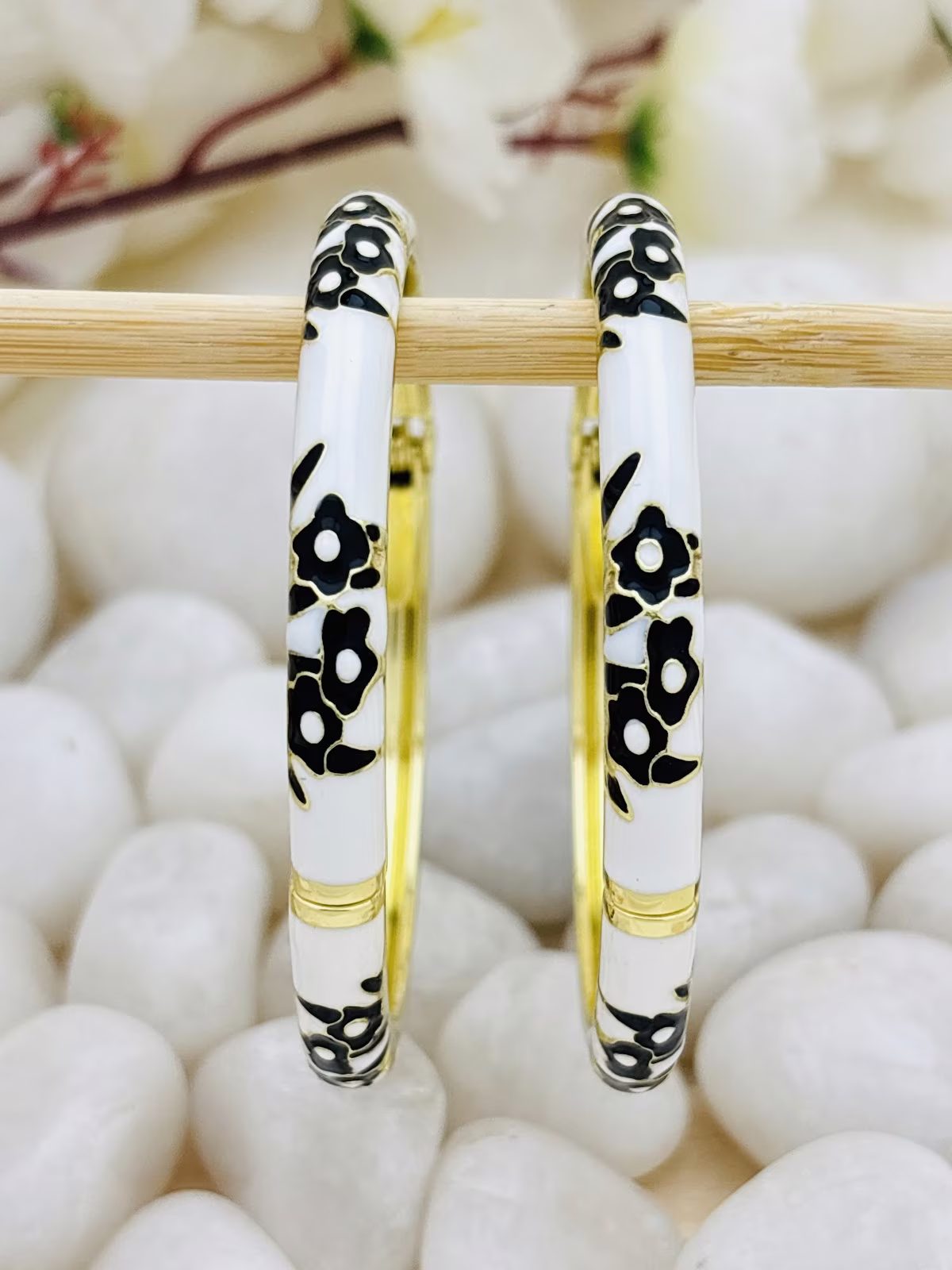 Petal Meenakari Kada – White-Black