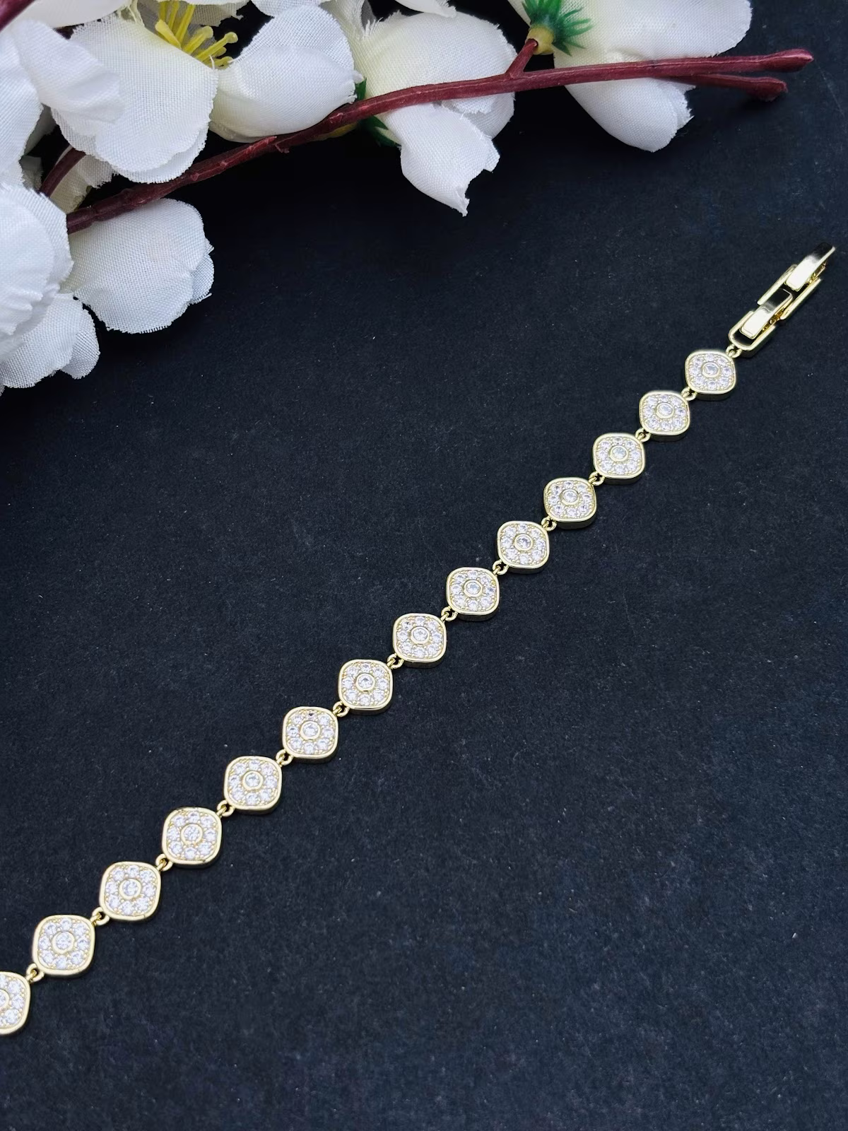 Round Halo Bracelet