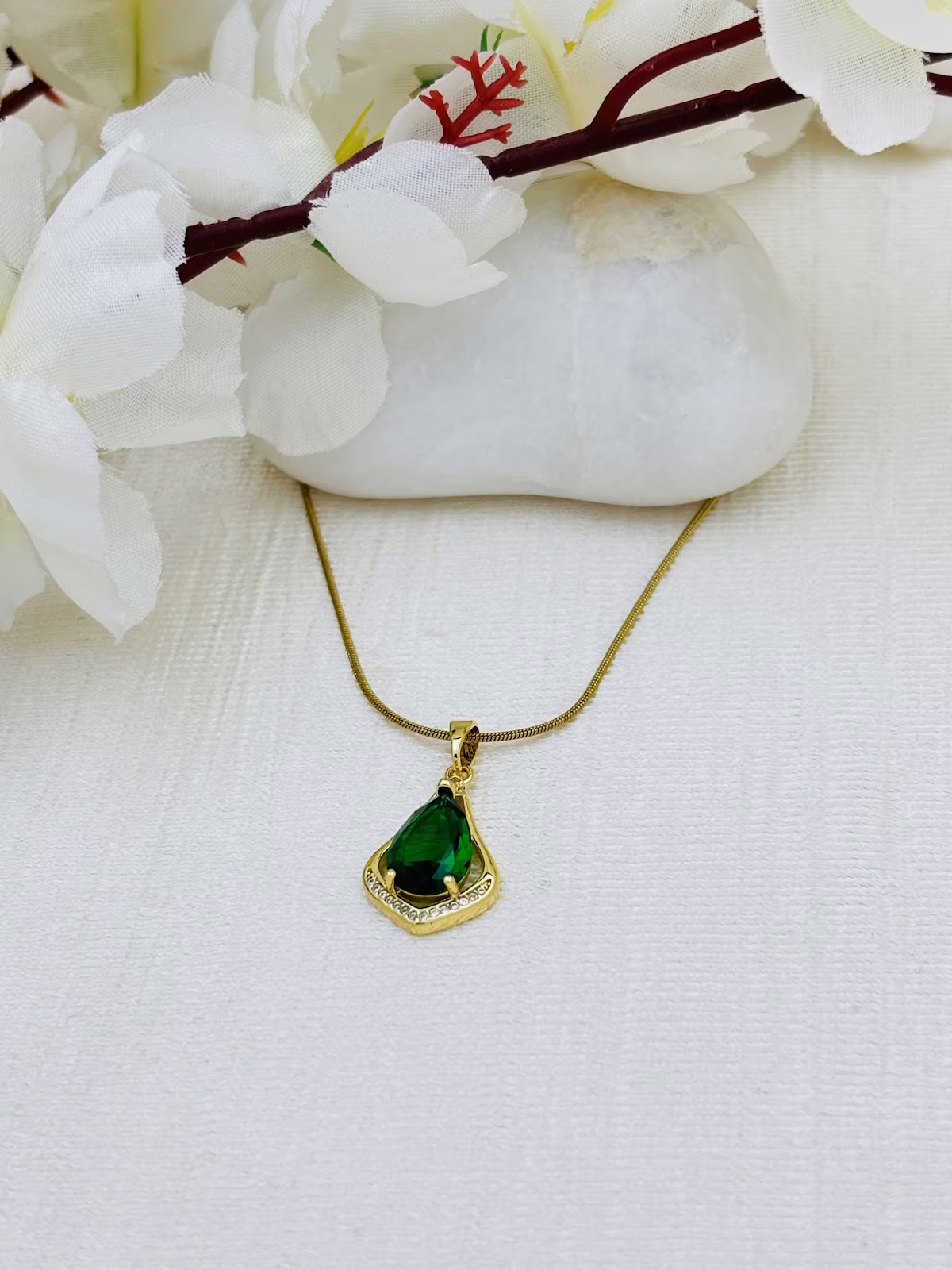 Emerald Teardrop Frame