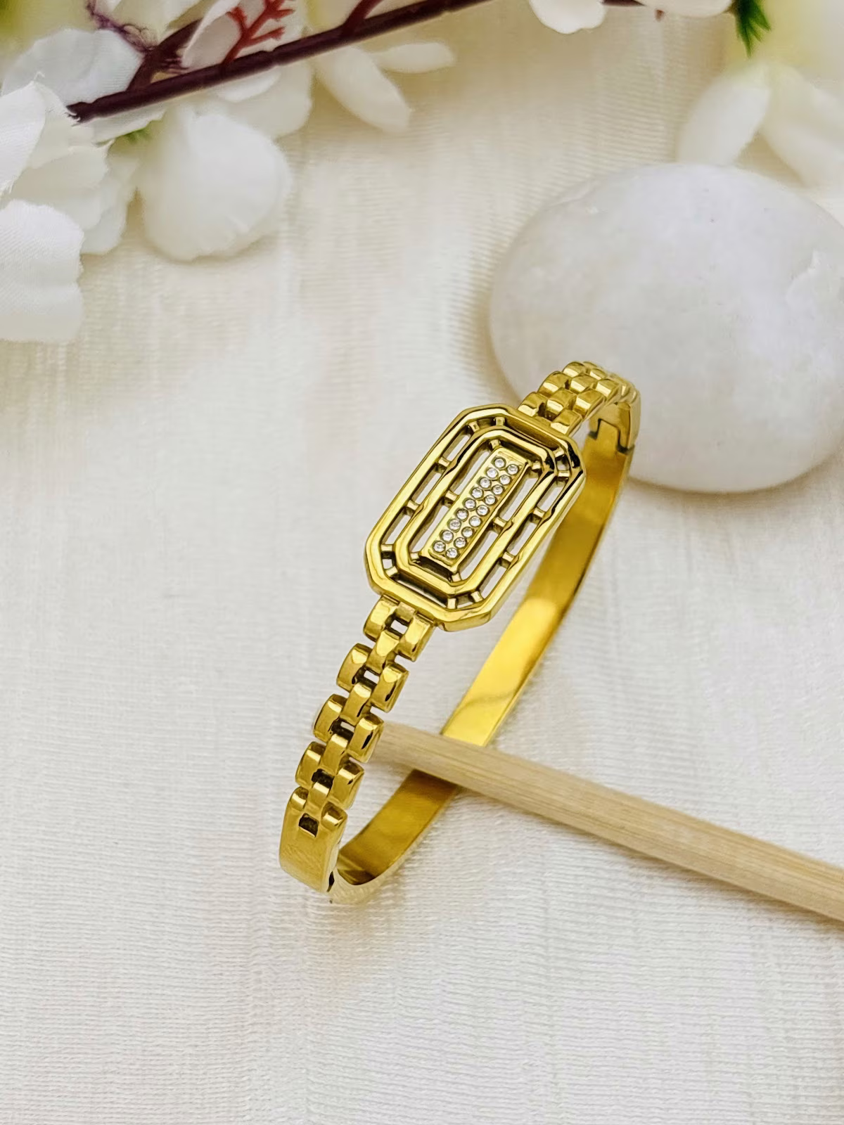 Regal Frame Kada