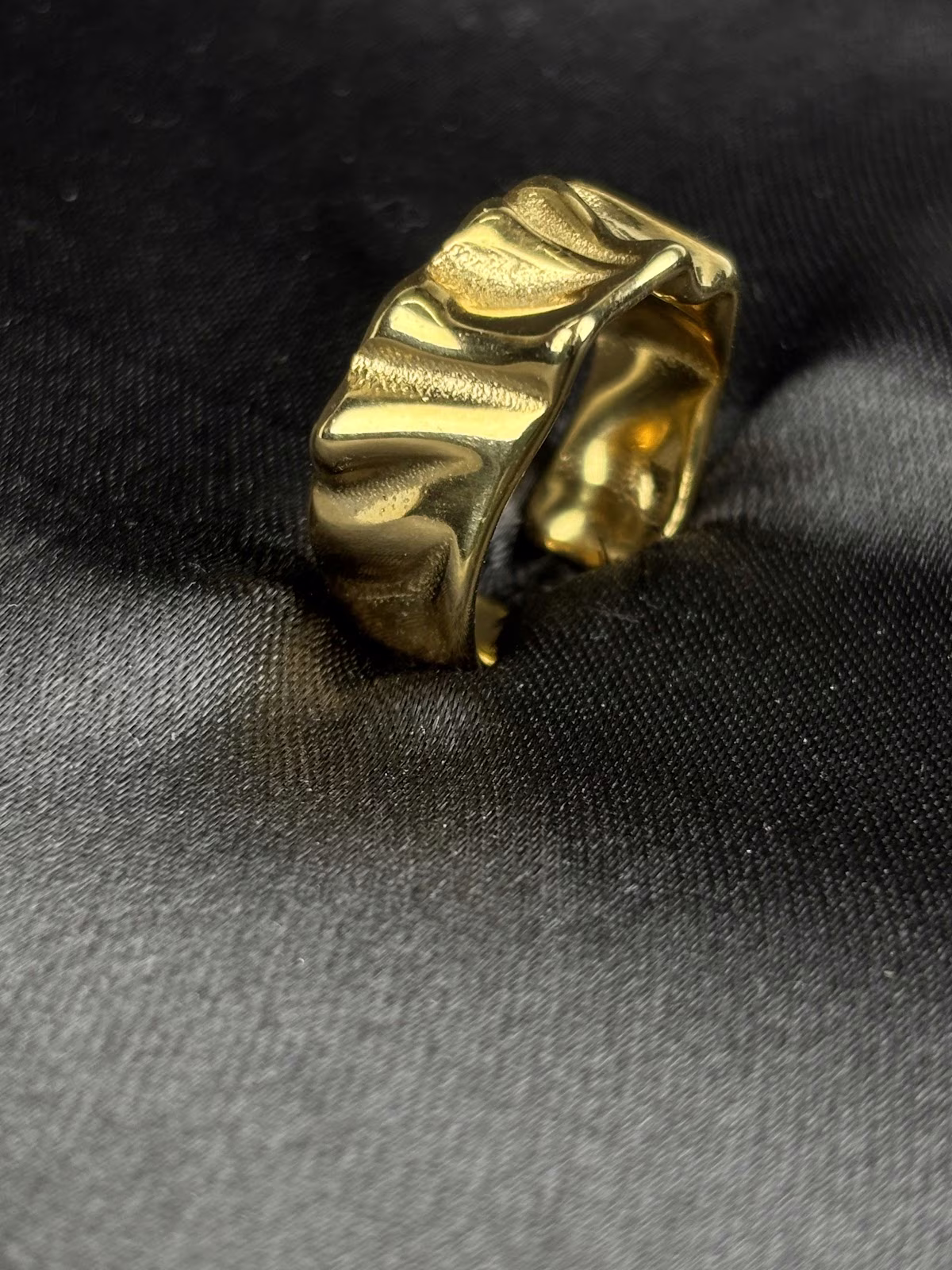 Sculpted Wave Band