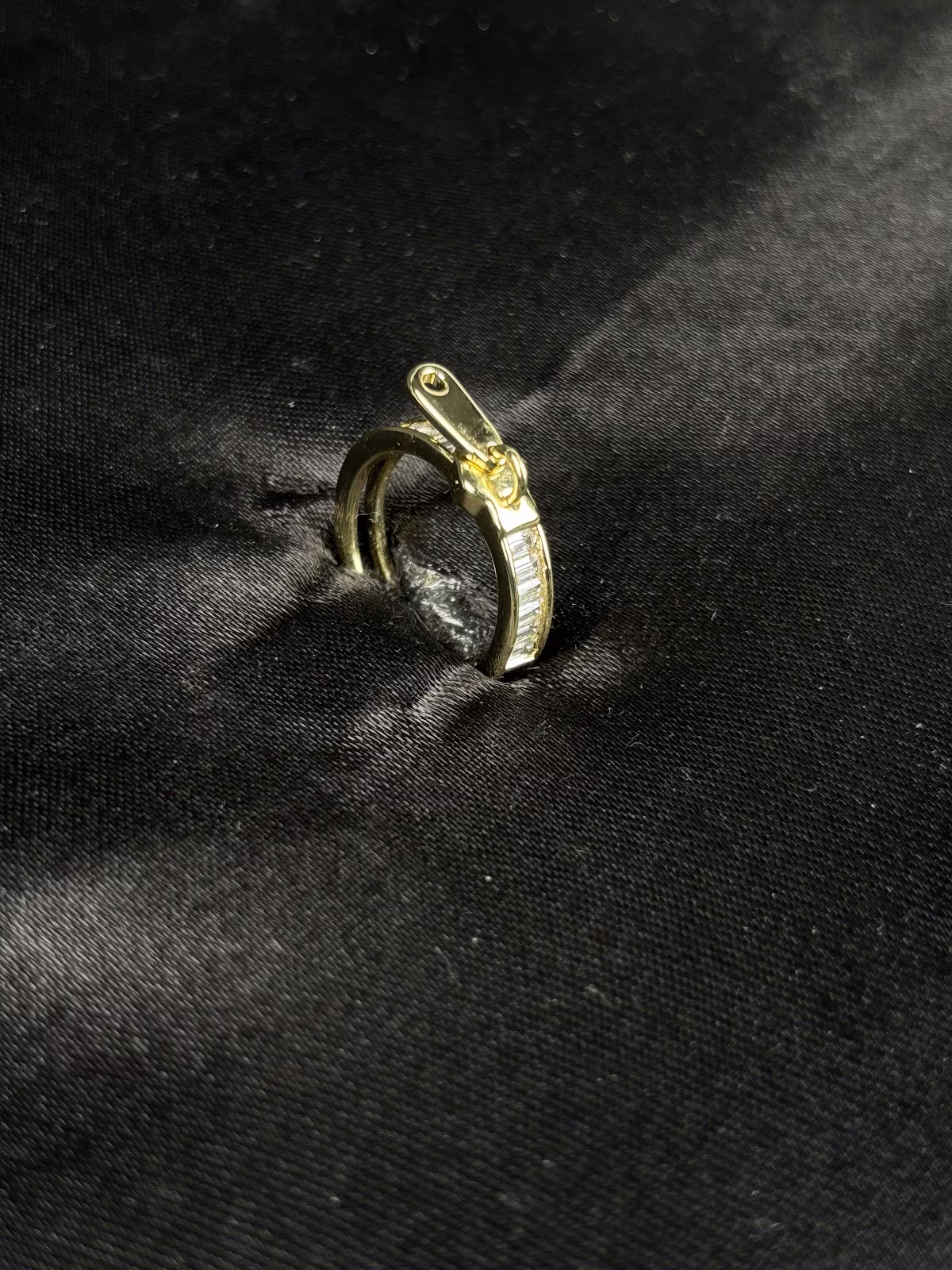 Modern Clasp Ring