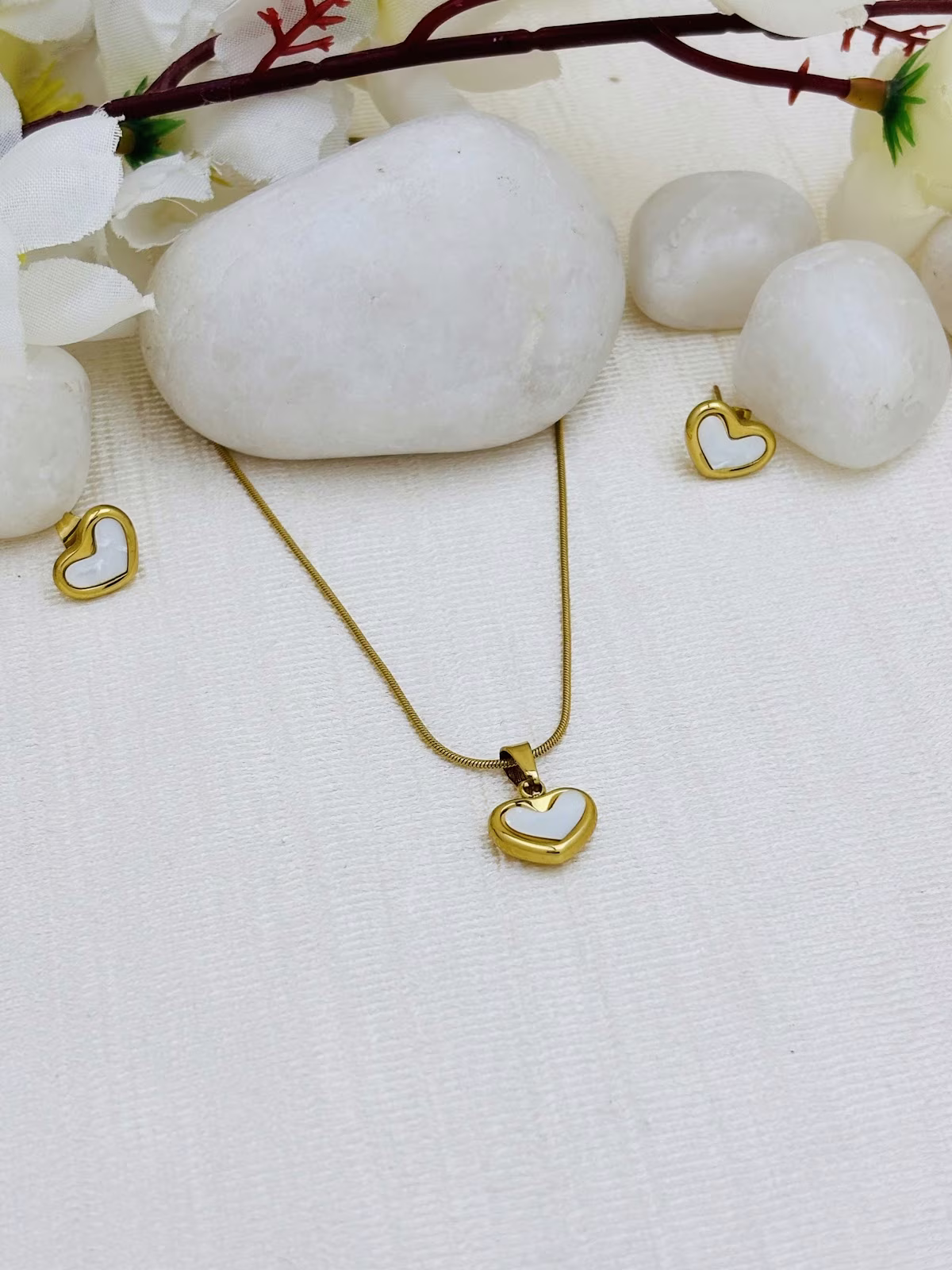 Layered Heart Grace – White