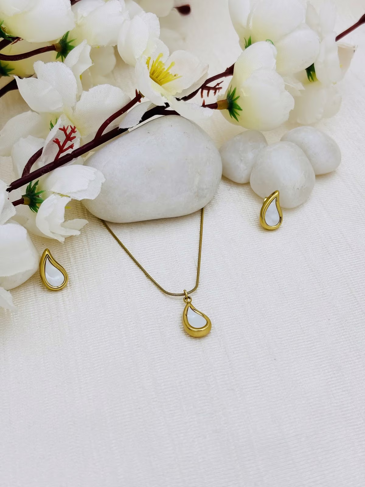 Open Teardrop Elegance