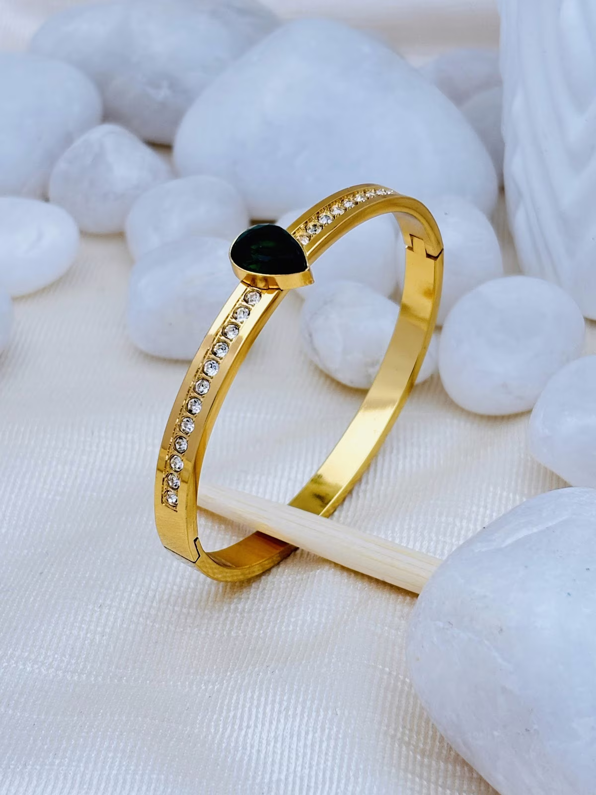 Teardrop Spark Kada