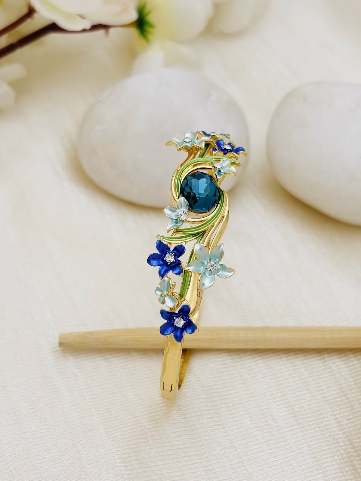 Swirl Gem Bracelet – Blue