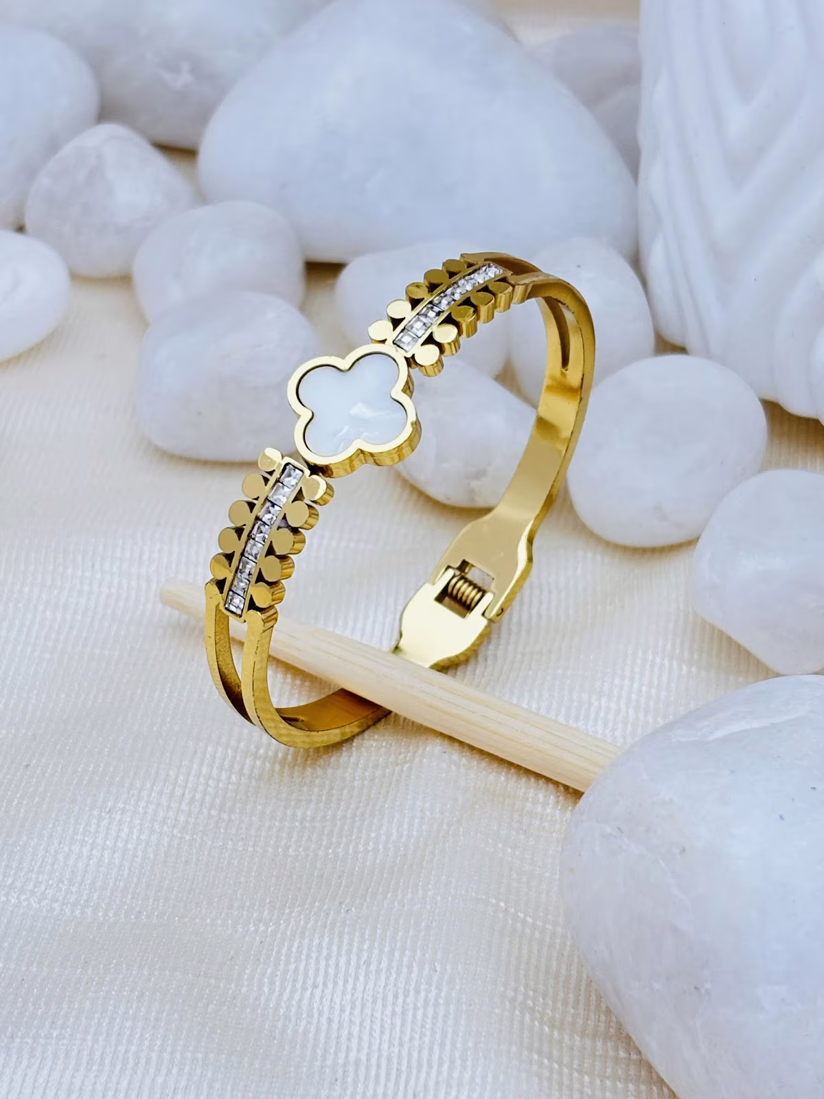 Clover Chain Kada