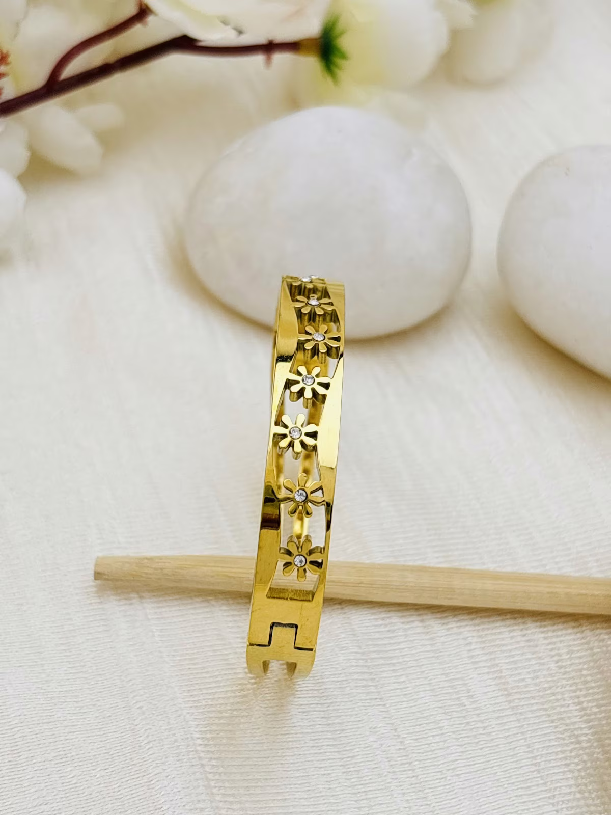 Daisy Frame Kada