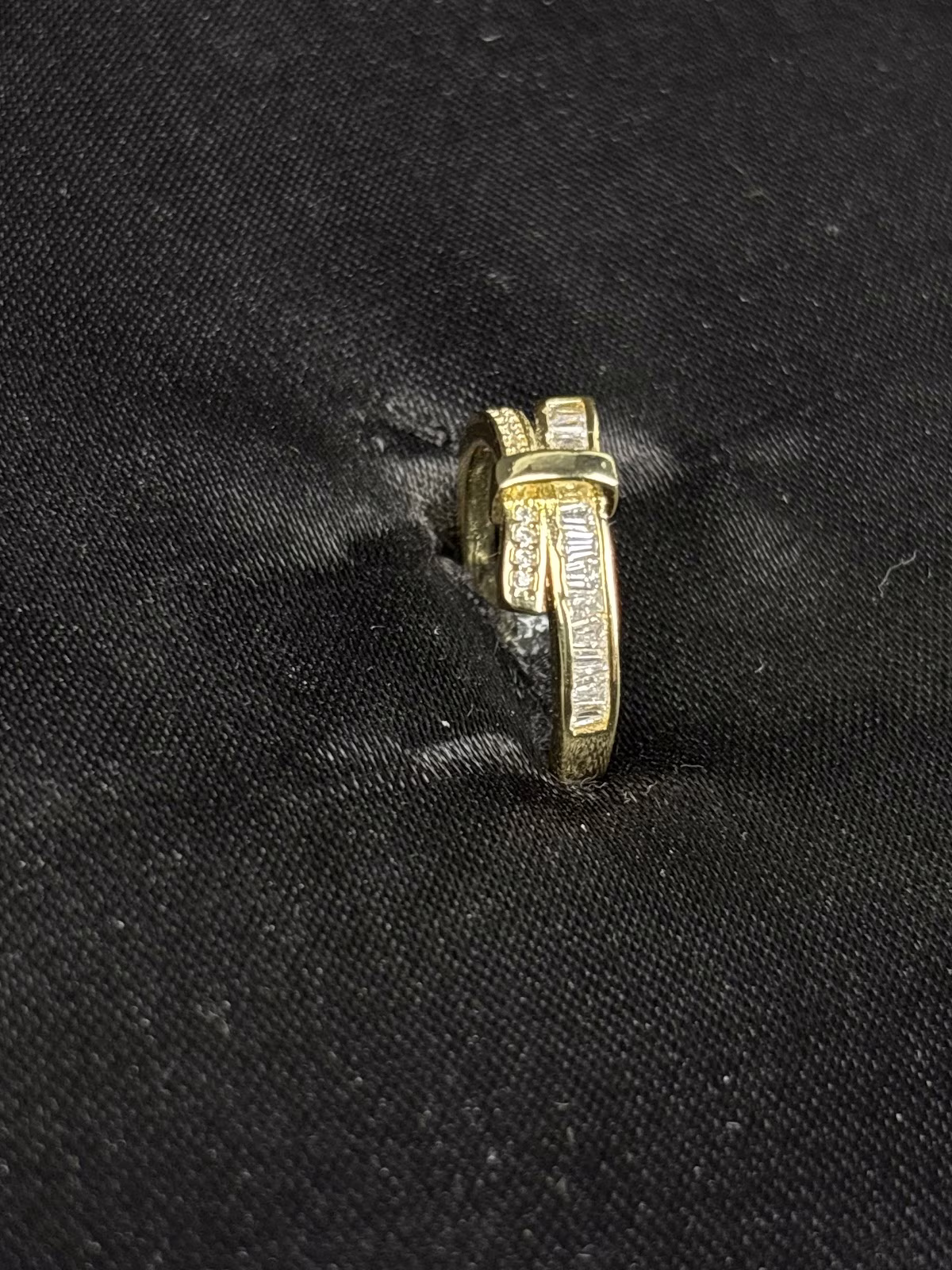 Baguette Ribbon Ring