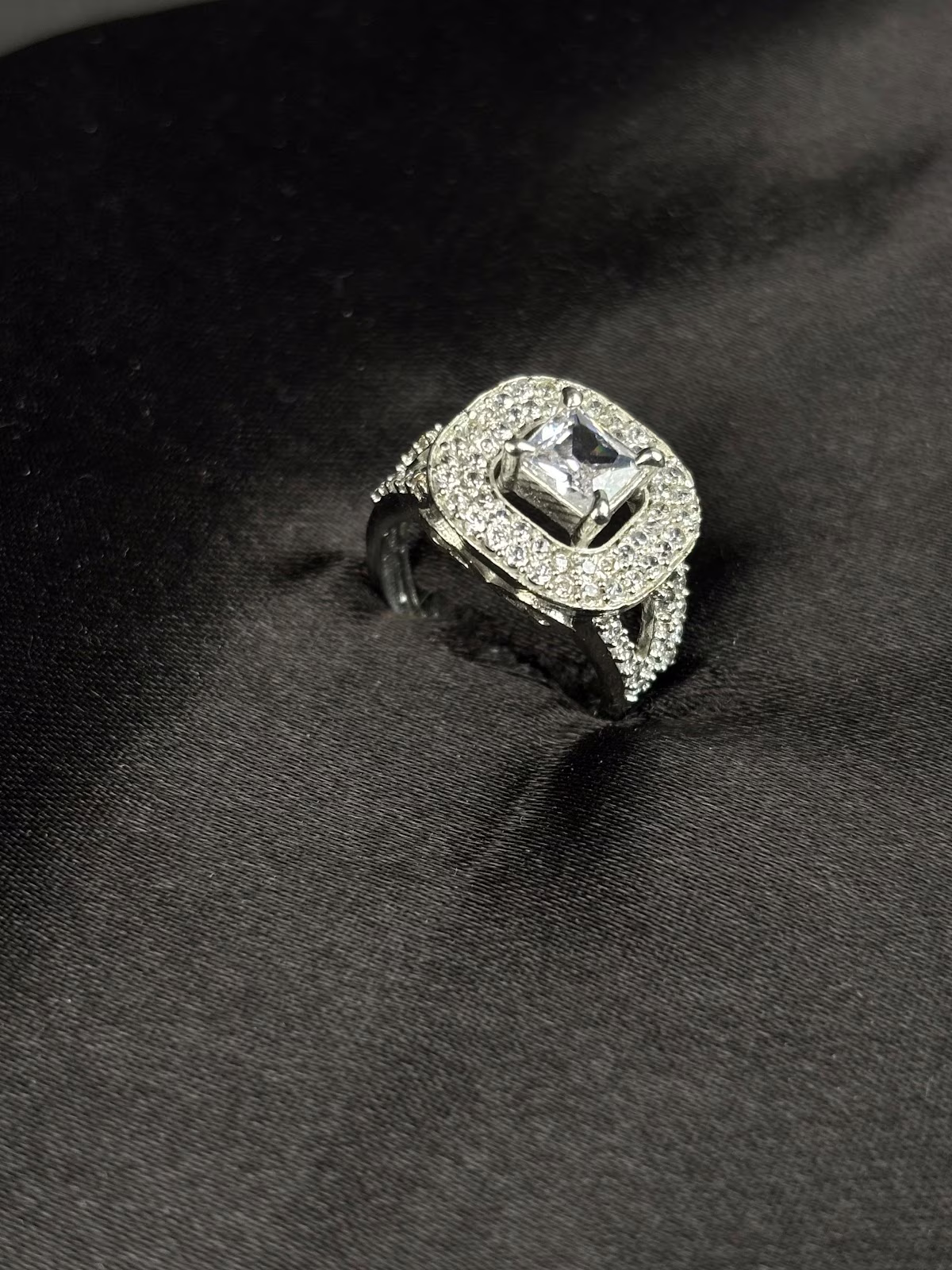 Geometric Halo Ring