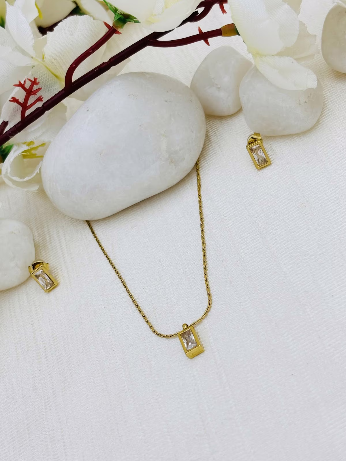 Baguette Pendant Set – White