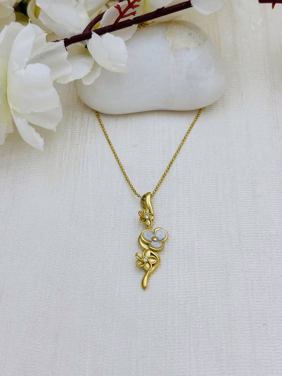Ivory Vine Pendant