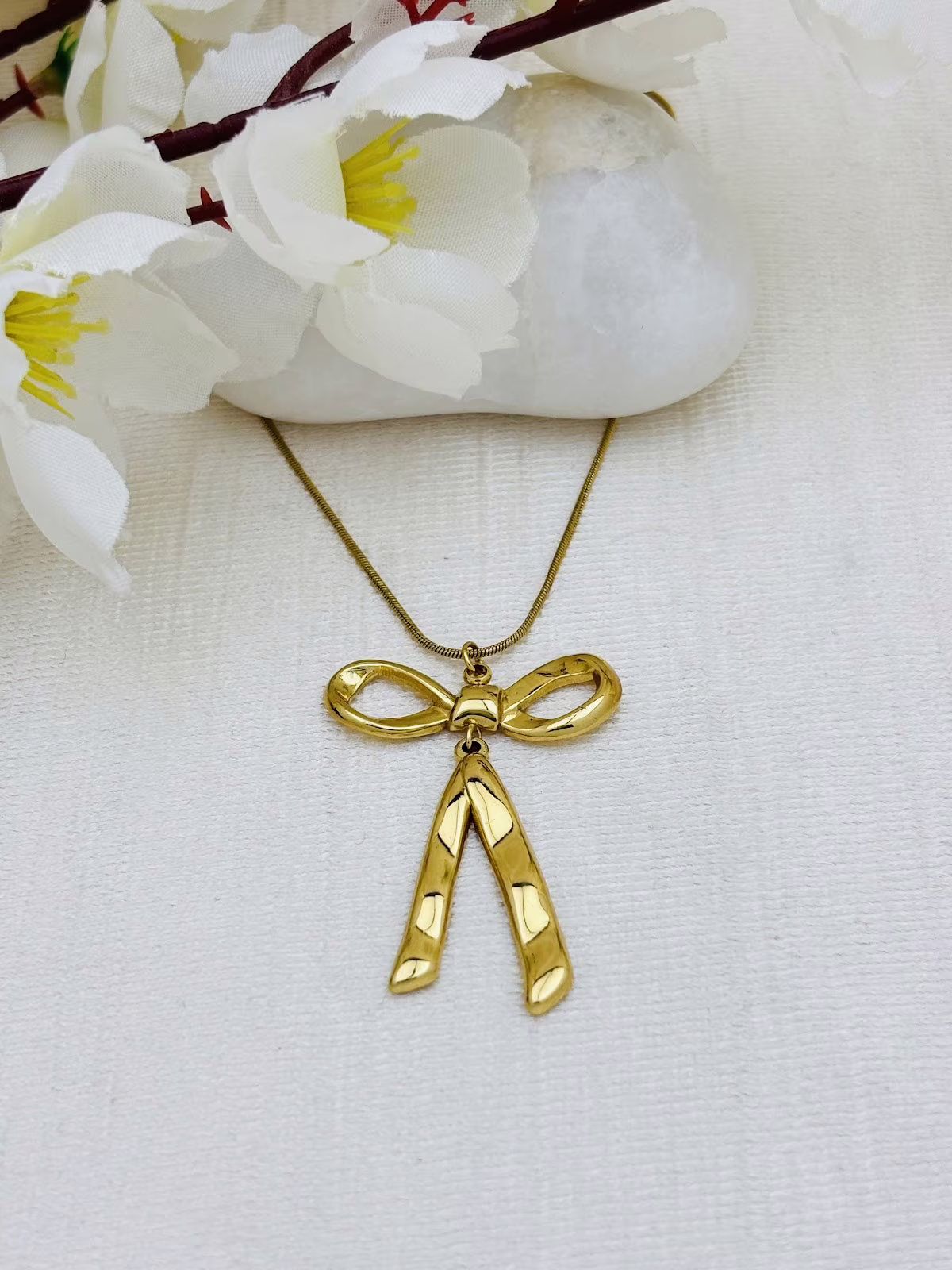 Ribbon Cutout Bow