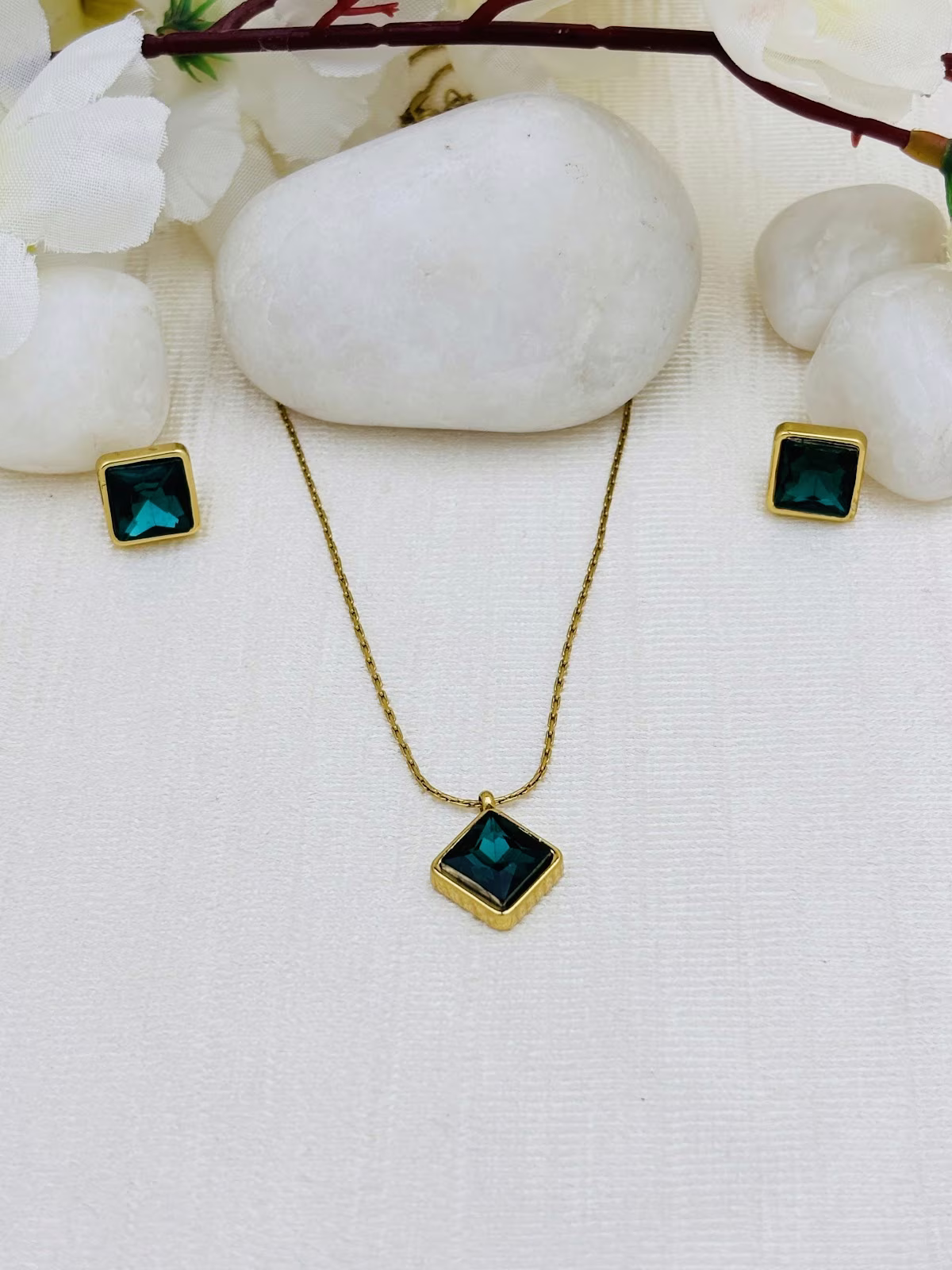 Angled Square Radiance – Dark Green