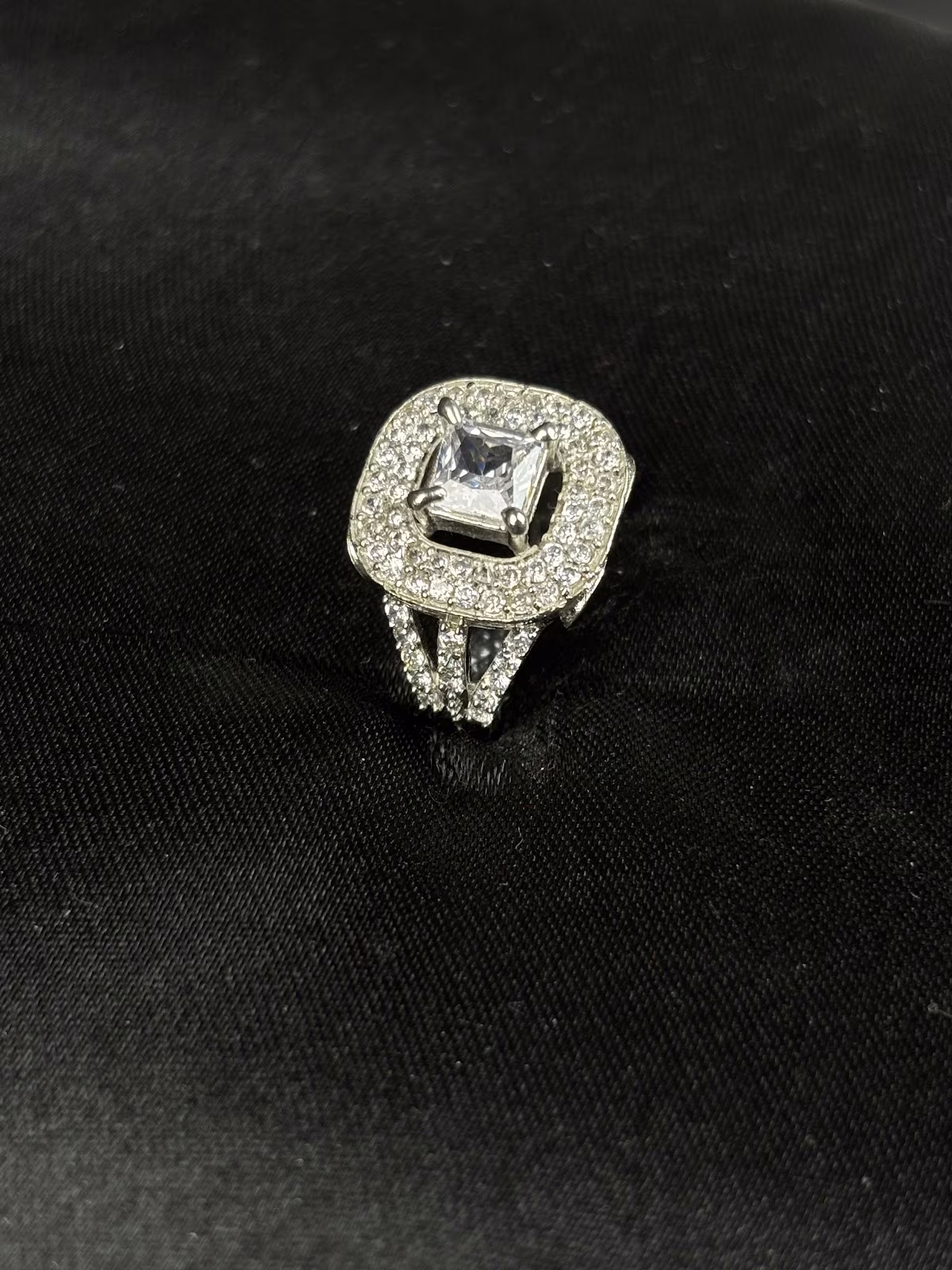 Geometric Halo Ring