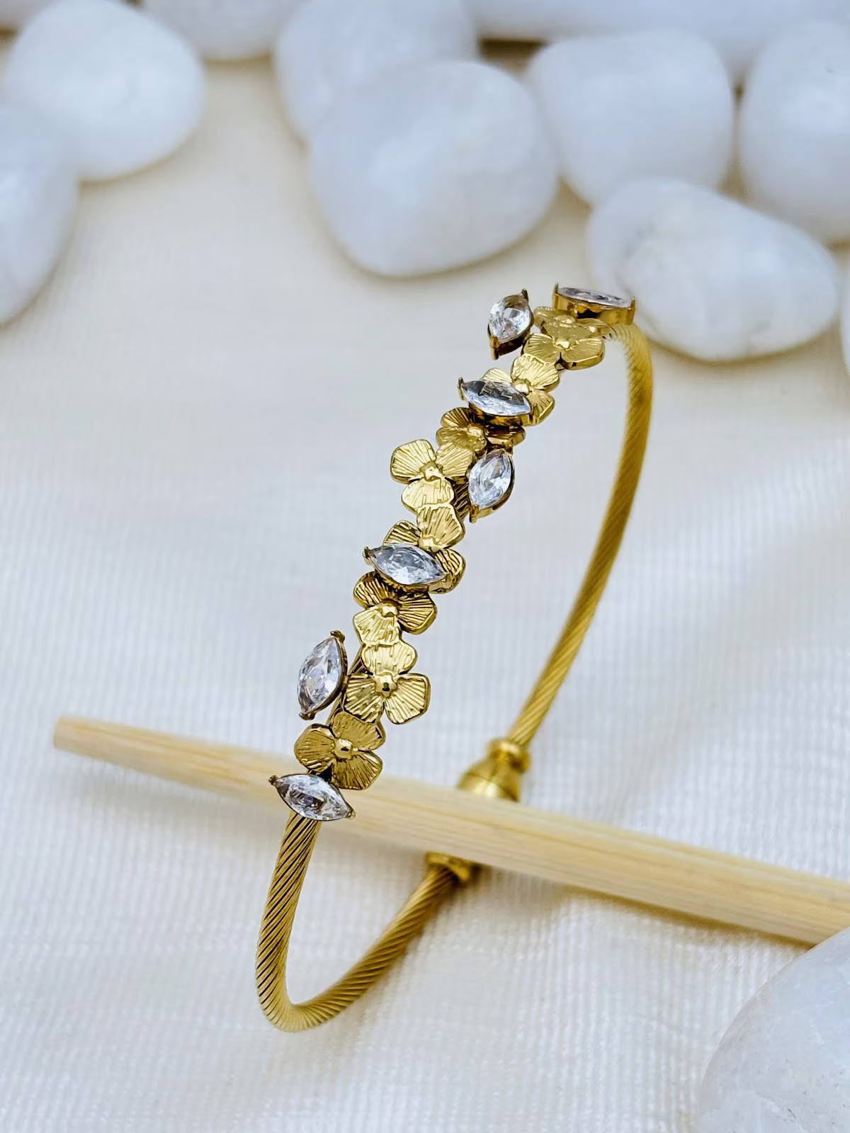 Leaf Stone Bracelet – White