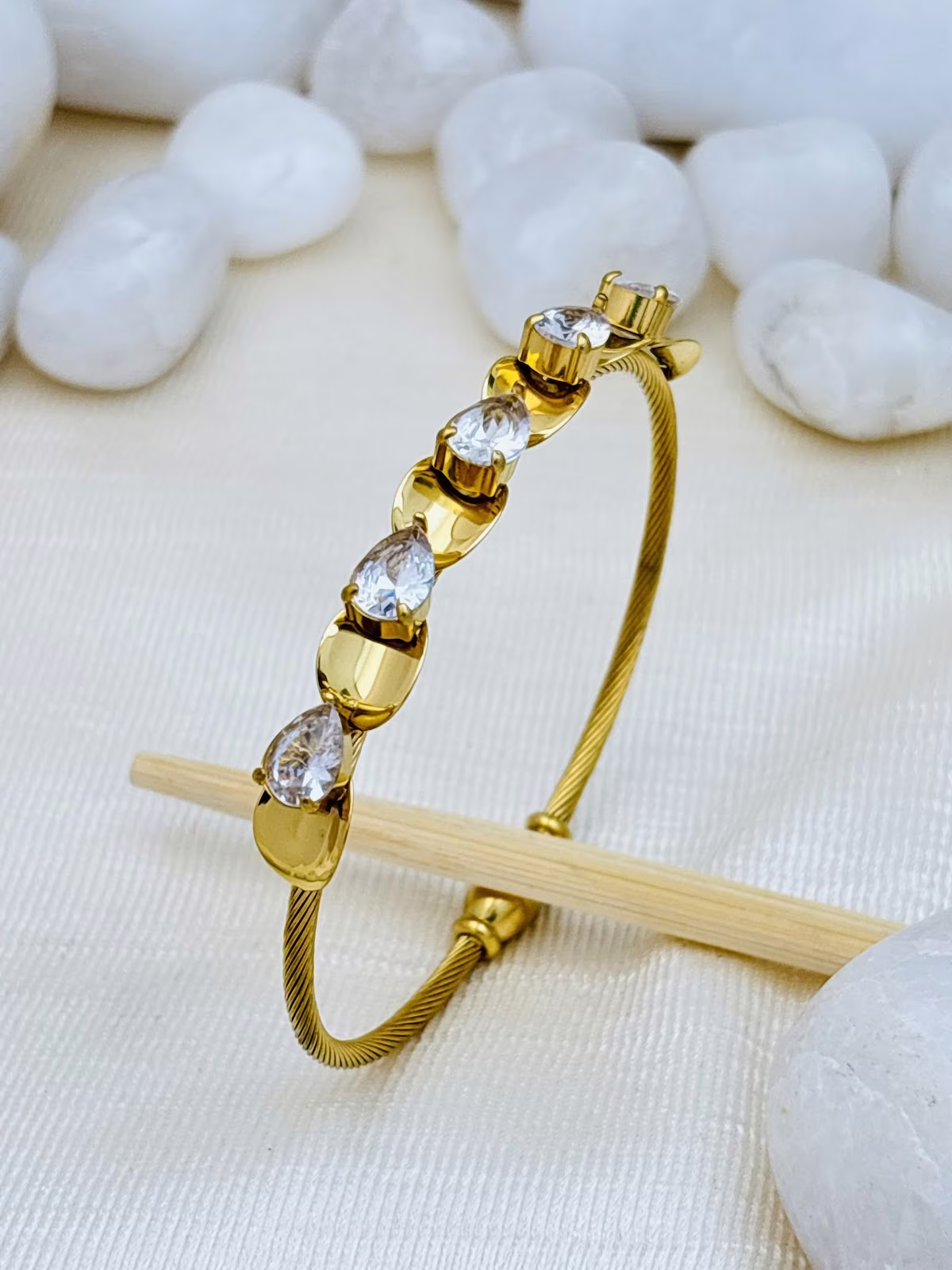 Teardrop Frame Bracelet – White