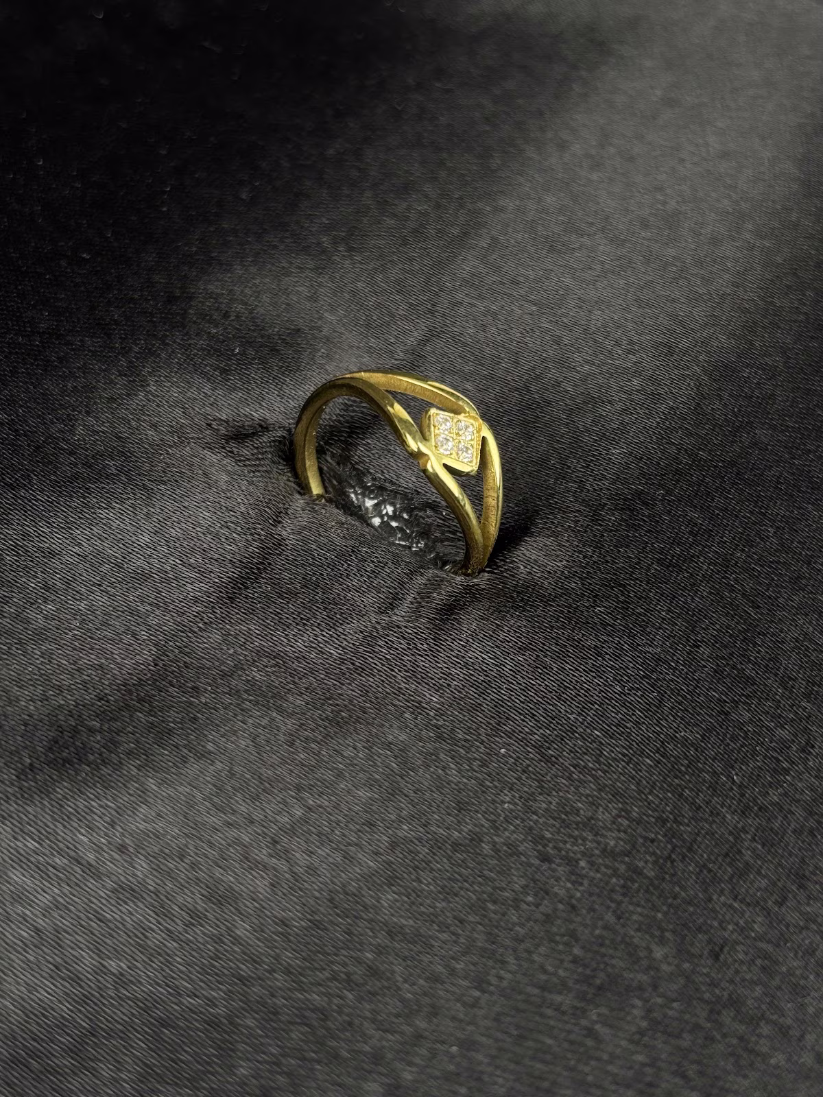 Geometric Crest Ring