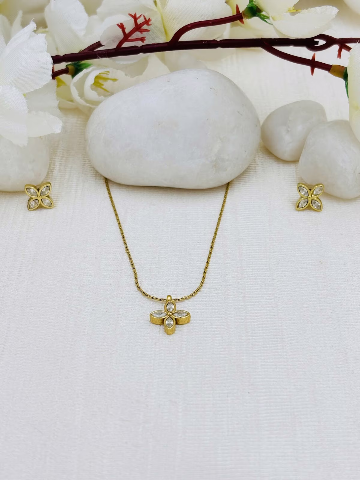 Marquise Pendant Set – White